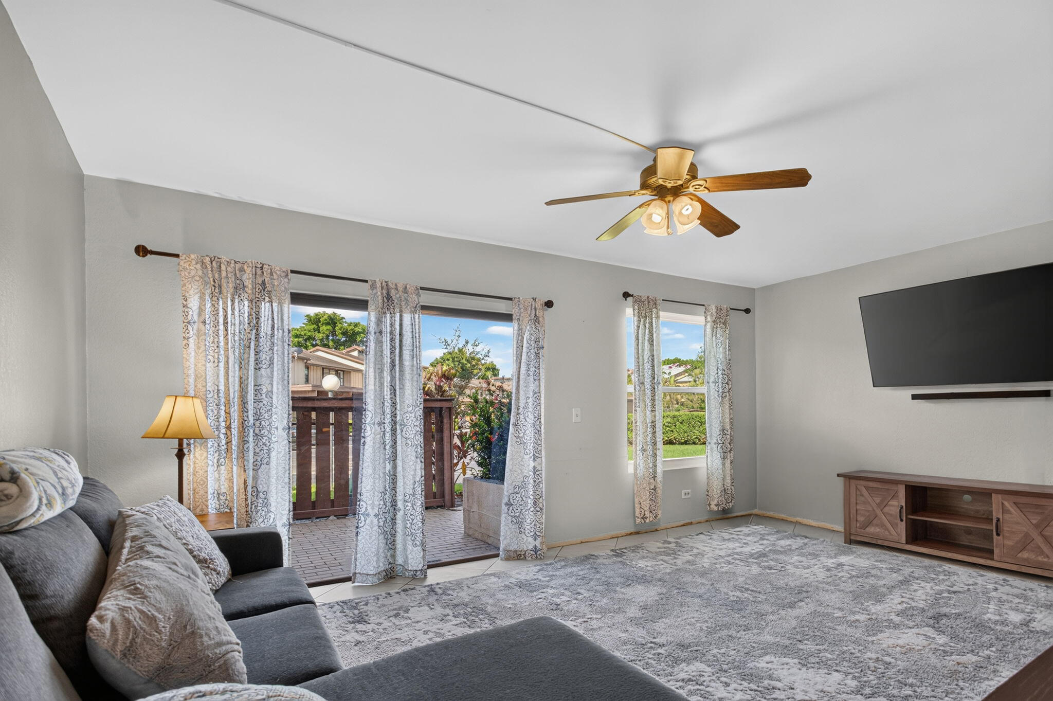 9942 Royal Palm Boulevard Property Photo 23