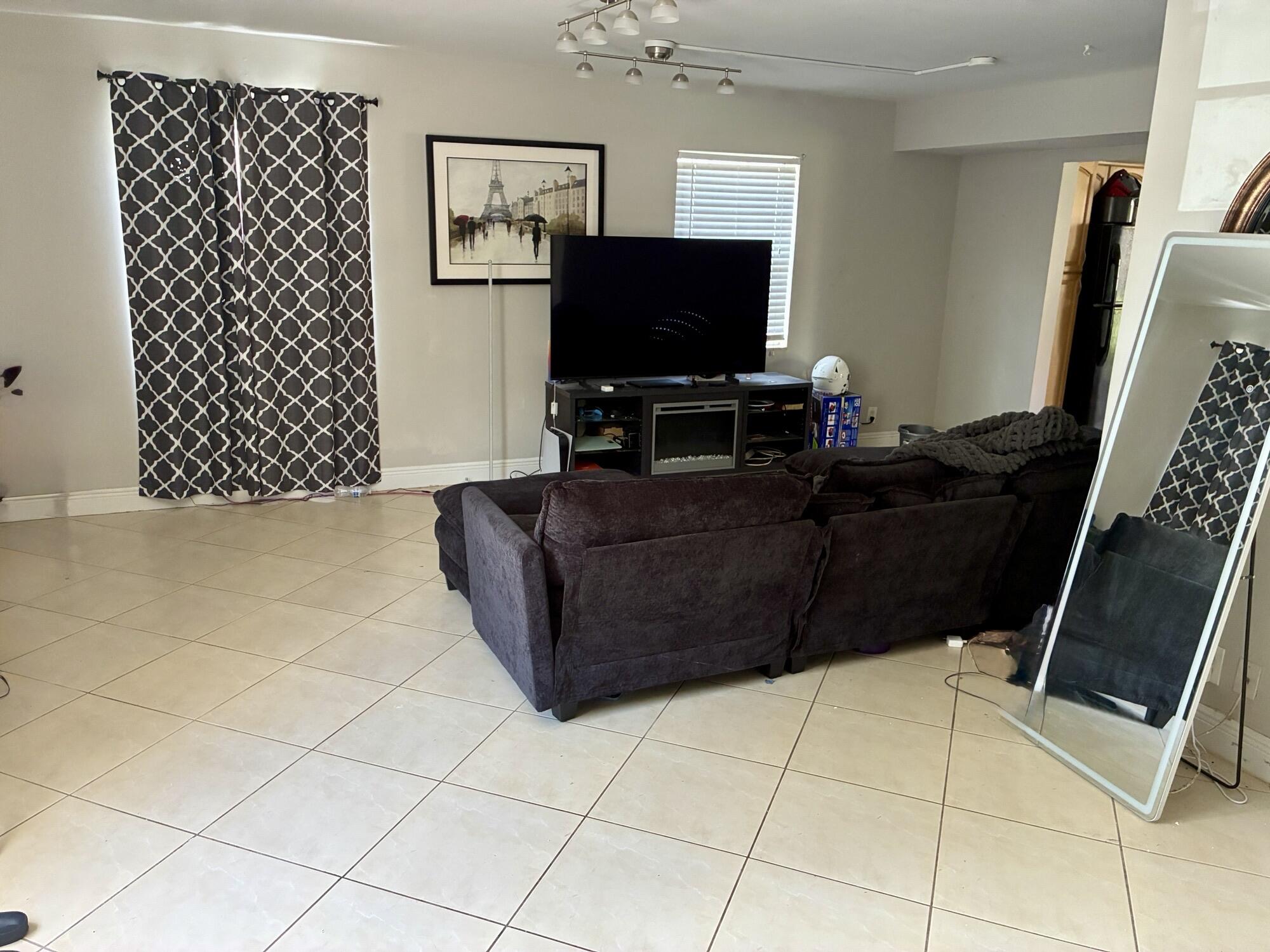 3056 Riverside 1c Property Photo 2