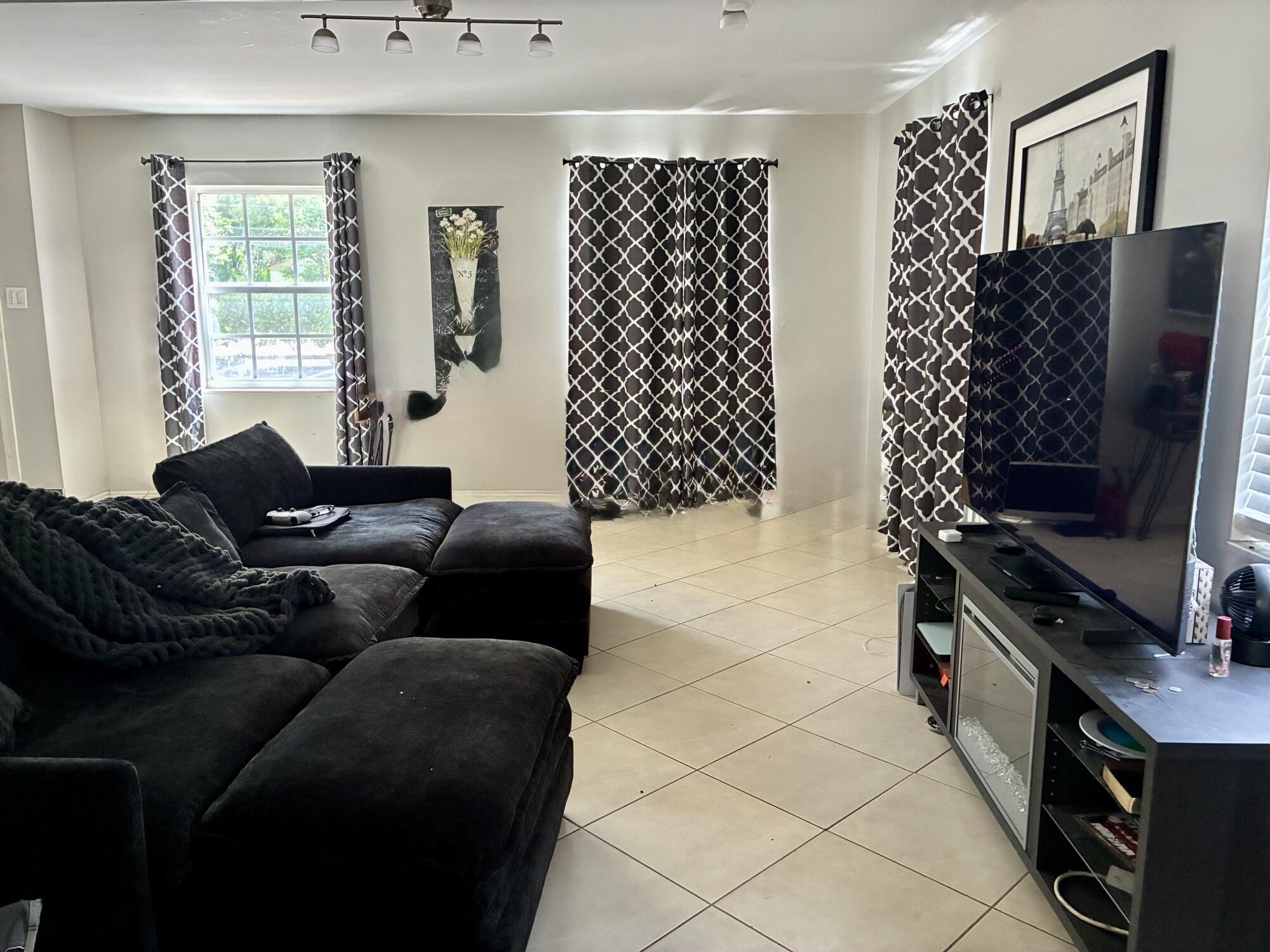 3056 Riverside 1c Property Photo 3