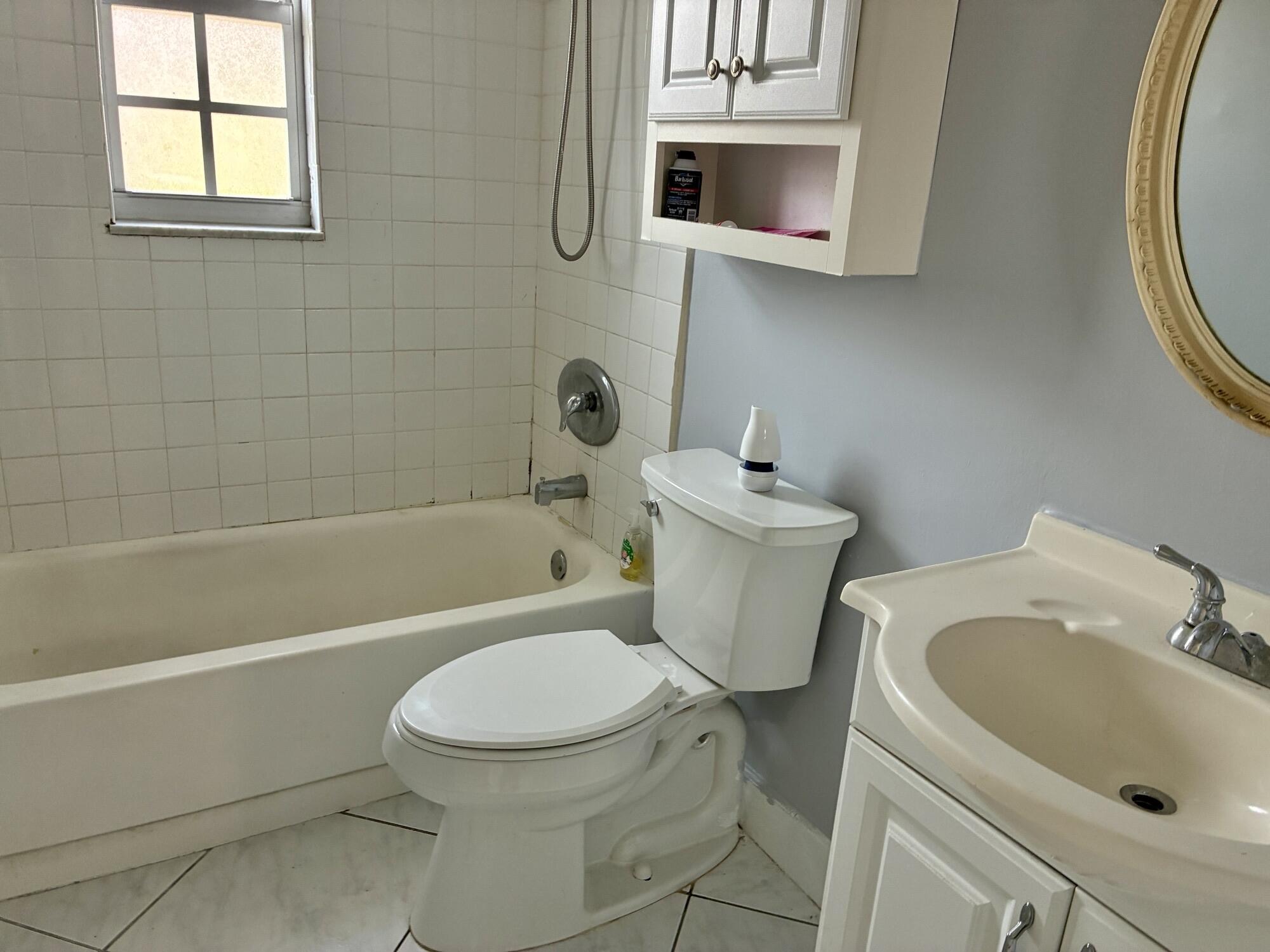 3056 Riverside 1c Property Photo 9