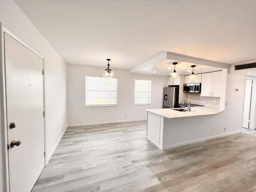 58 Normandy B Property Photo 4