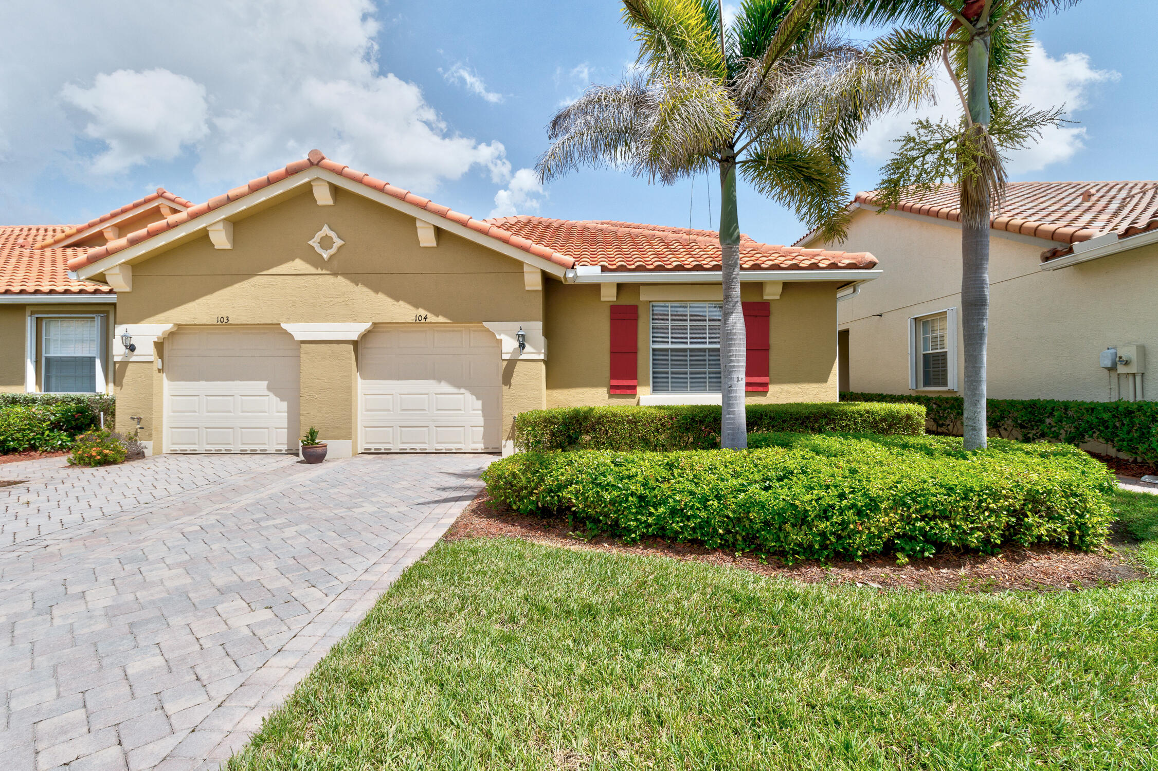 6380 Oxford Circle 104d Property Photo 1
