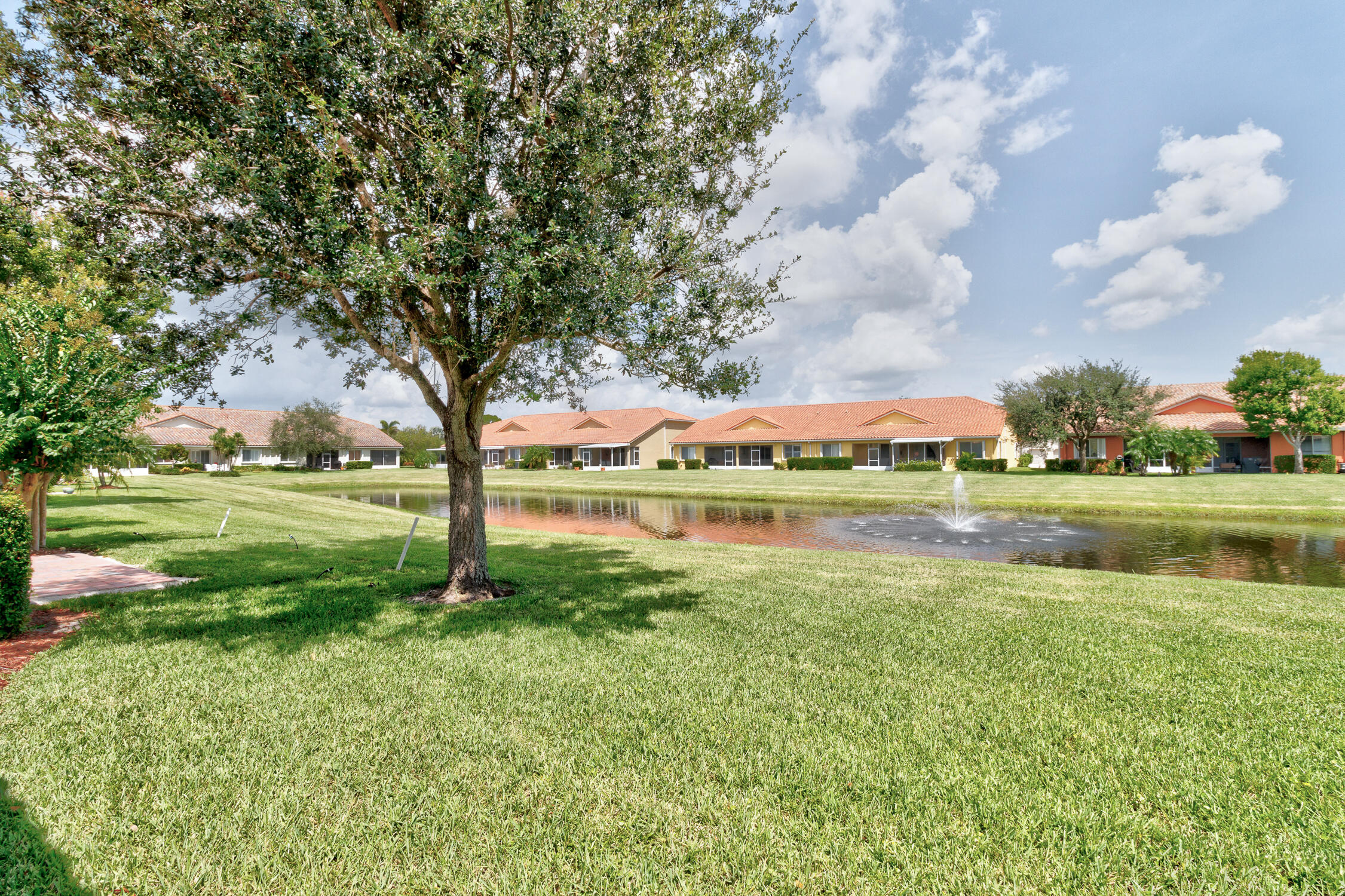 6380 Oxford Circle 104d Property Photo 2