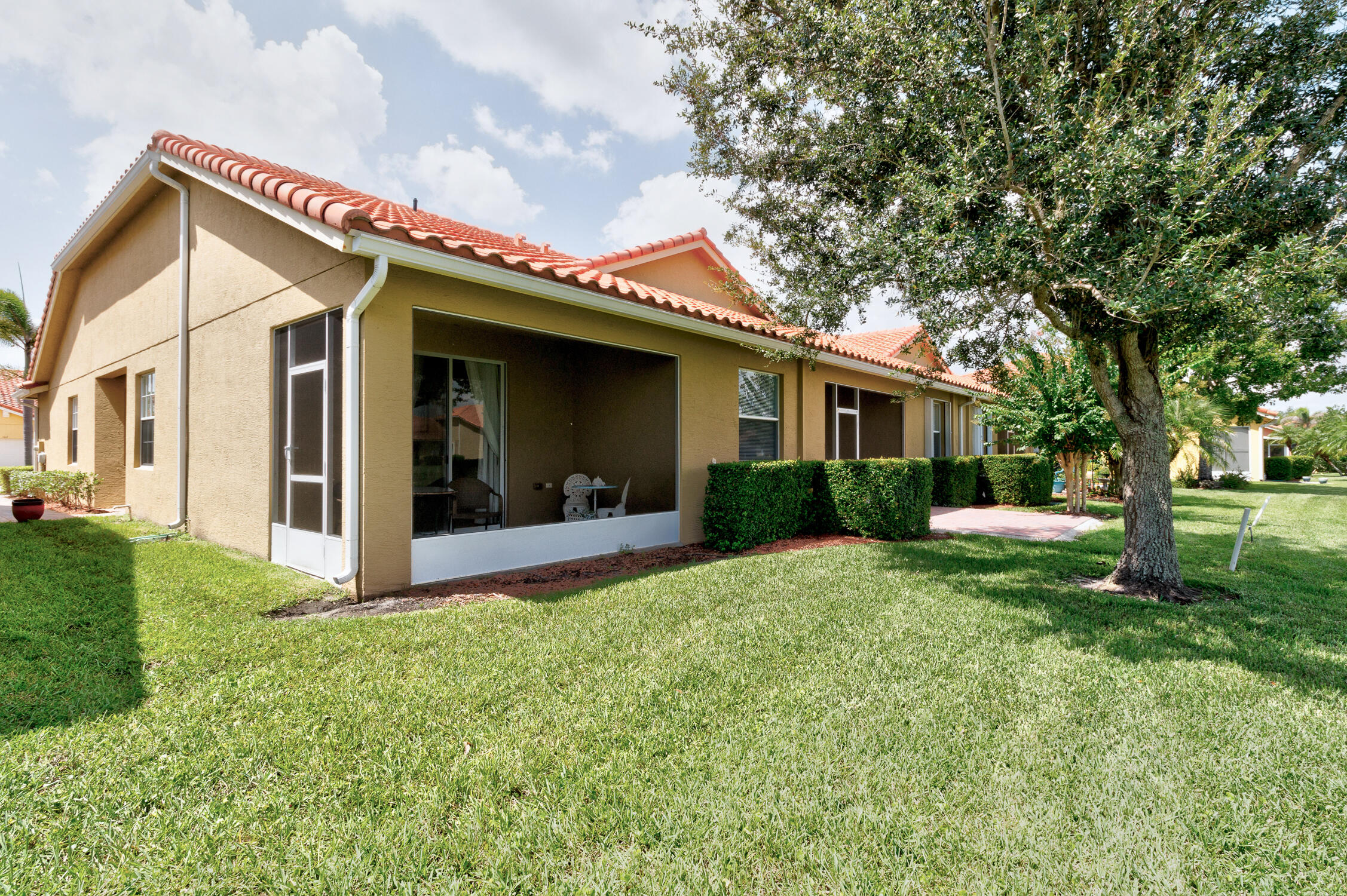 6380 Oxford Circle 104d Property Photo 4