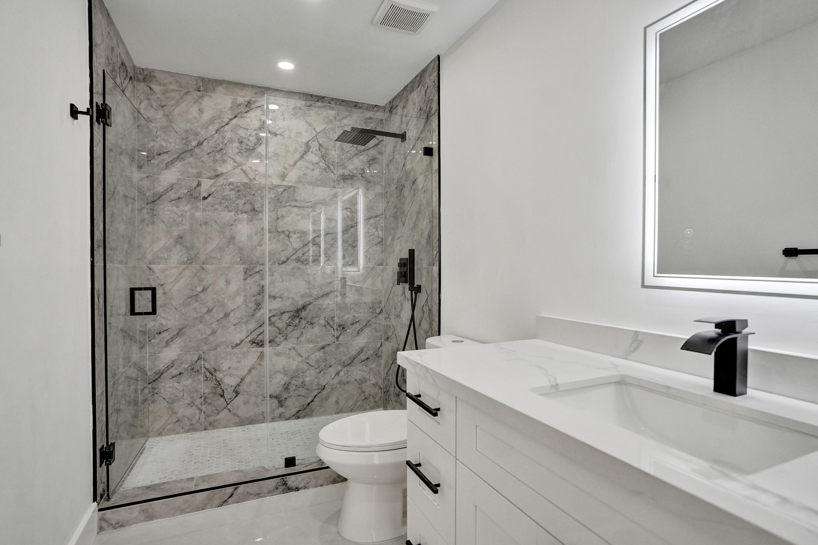 3234 Taft Street Property Photo 19