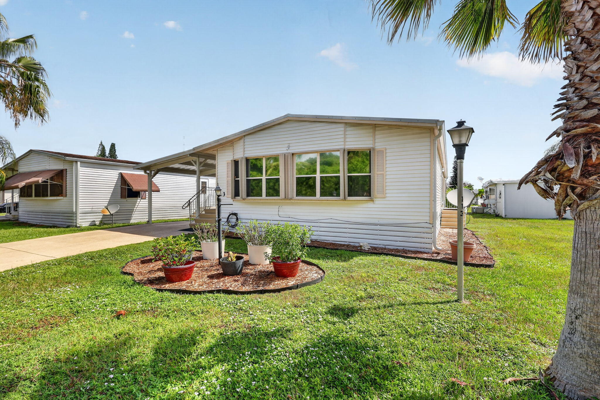 23 Mediterranean Boulevard W Property Photo 3