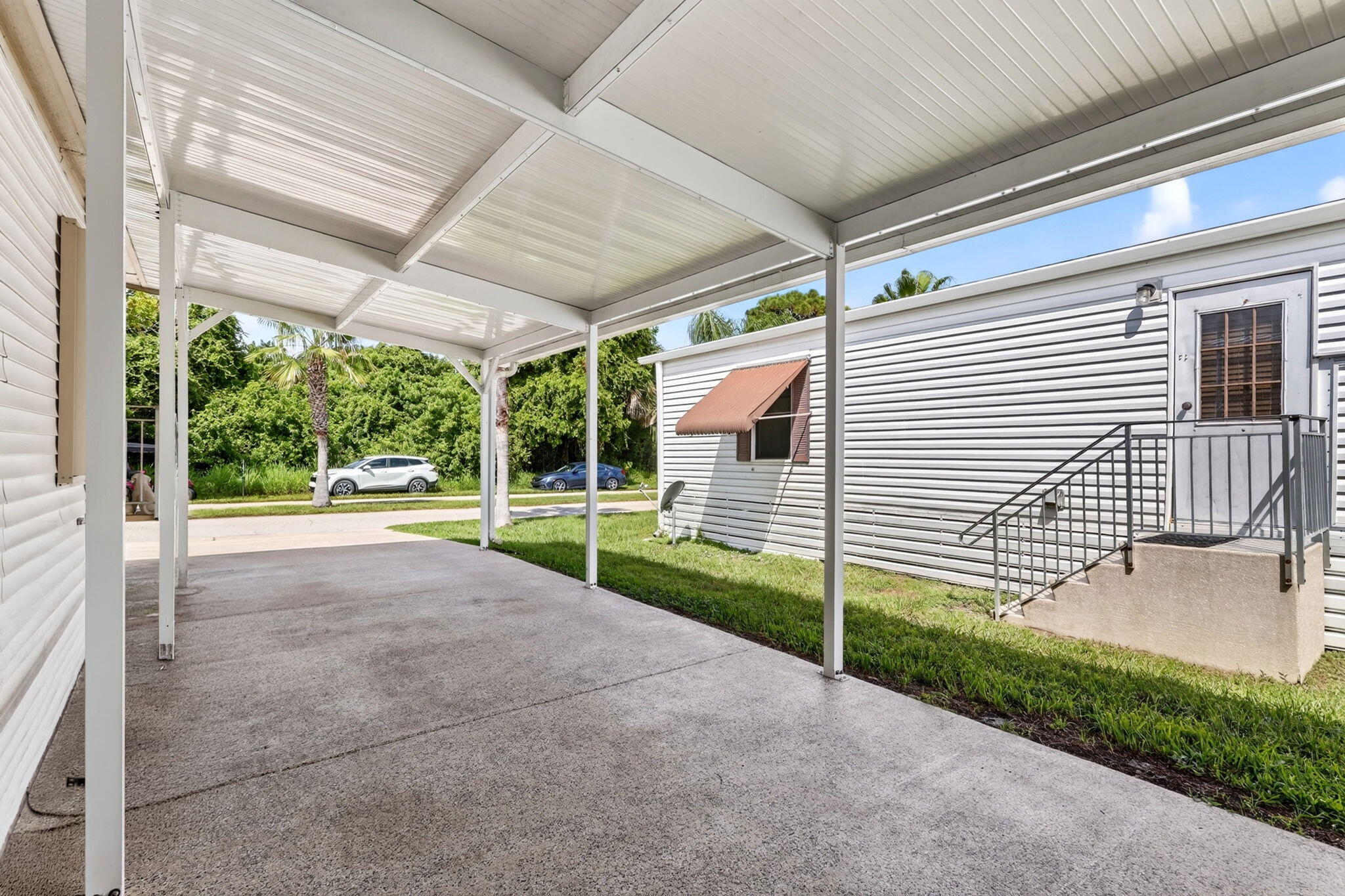 23 Mediterranean Boulevard W Property Photo 5
