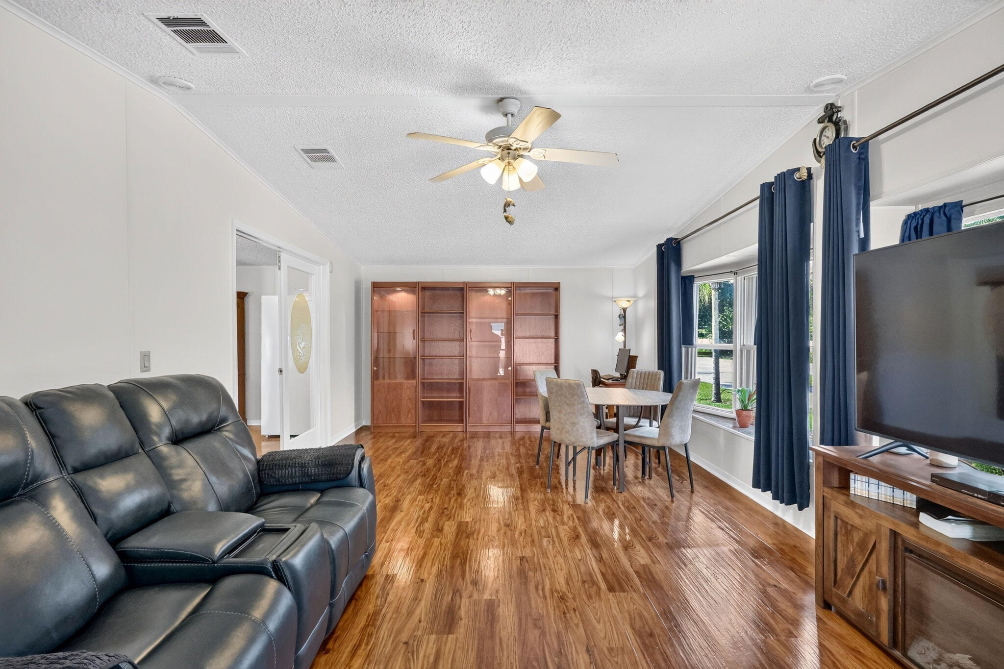 23 Mediterranean Boulevard W Property Photo 8