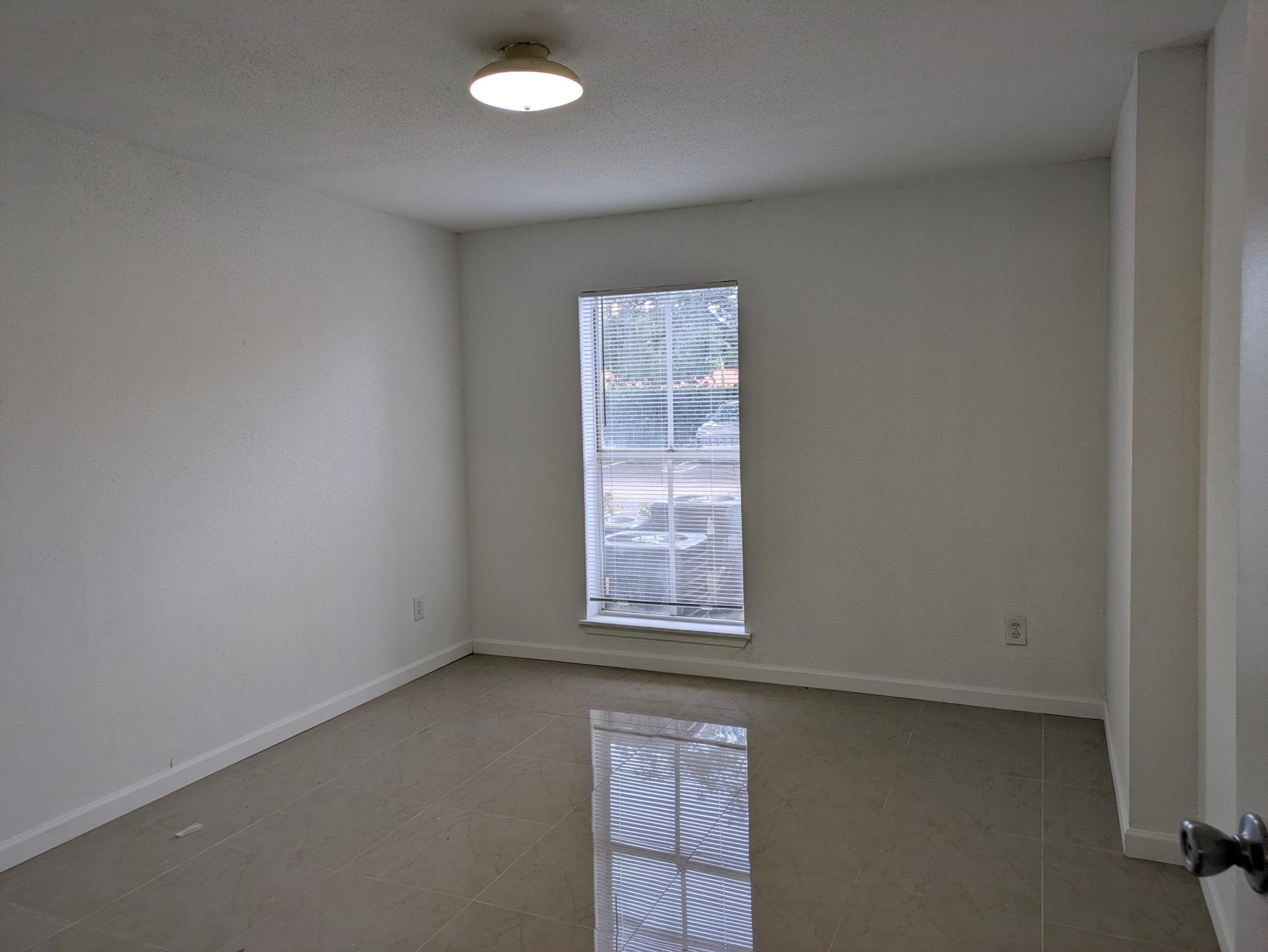 733 Riverside Drive 1214 Property Photo 8