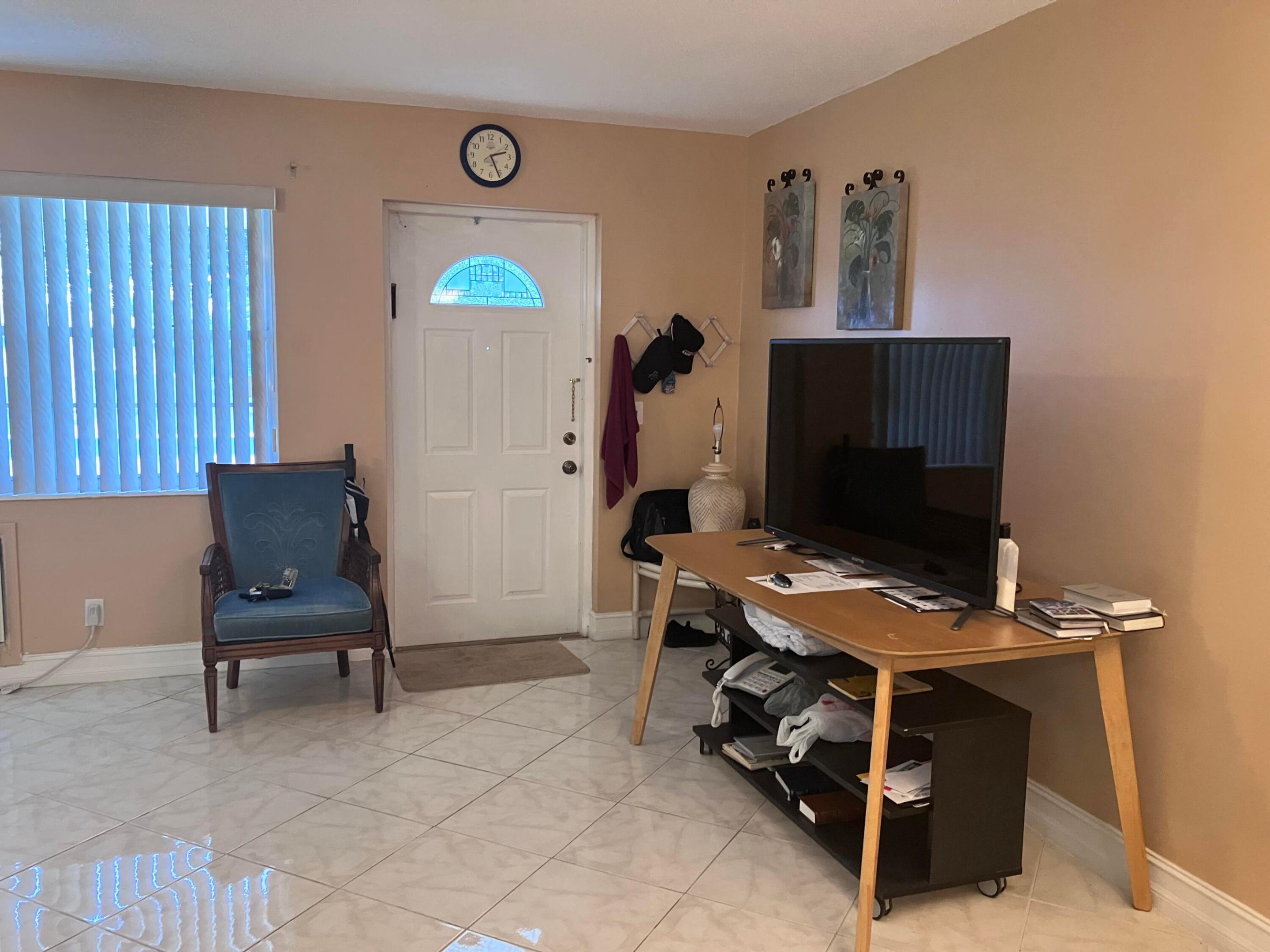 275 Windsor L Property Photo 11