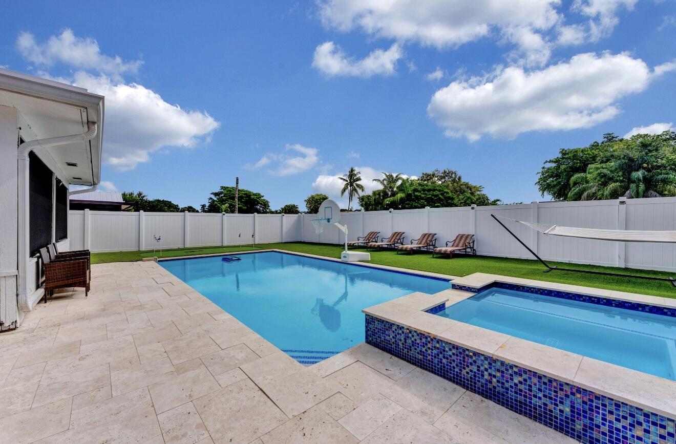 9819 Spanish Isles Drive Property Photo 1