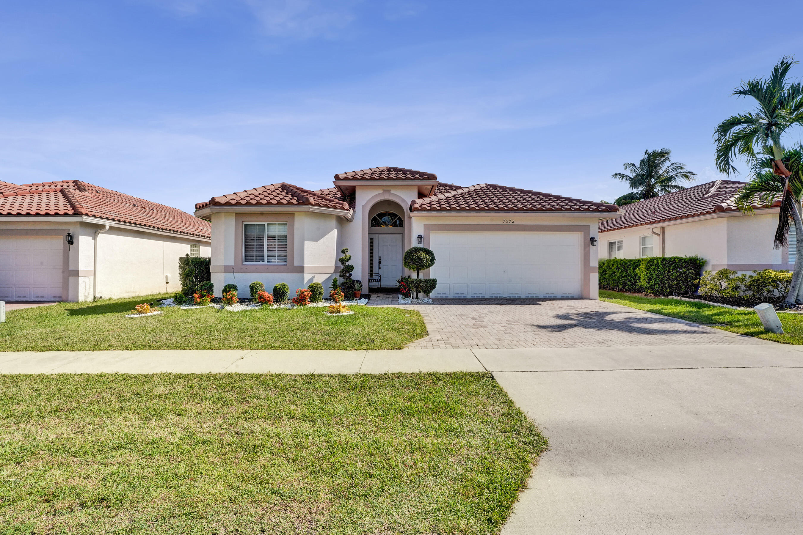 7572 Parkside Lane Property Photo 1