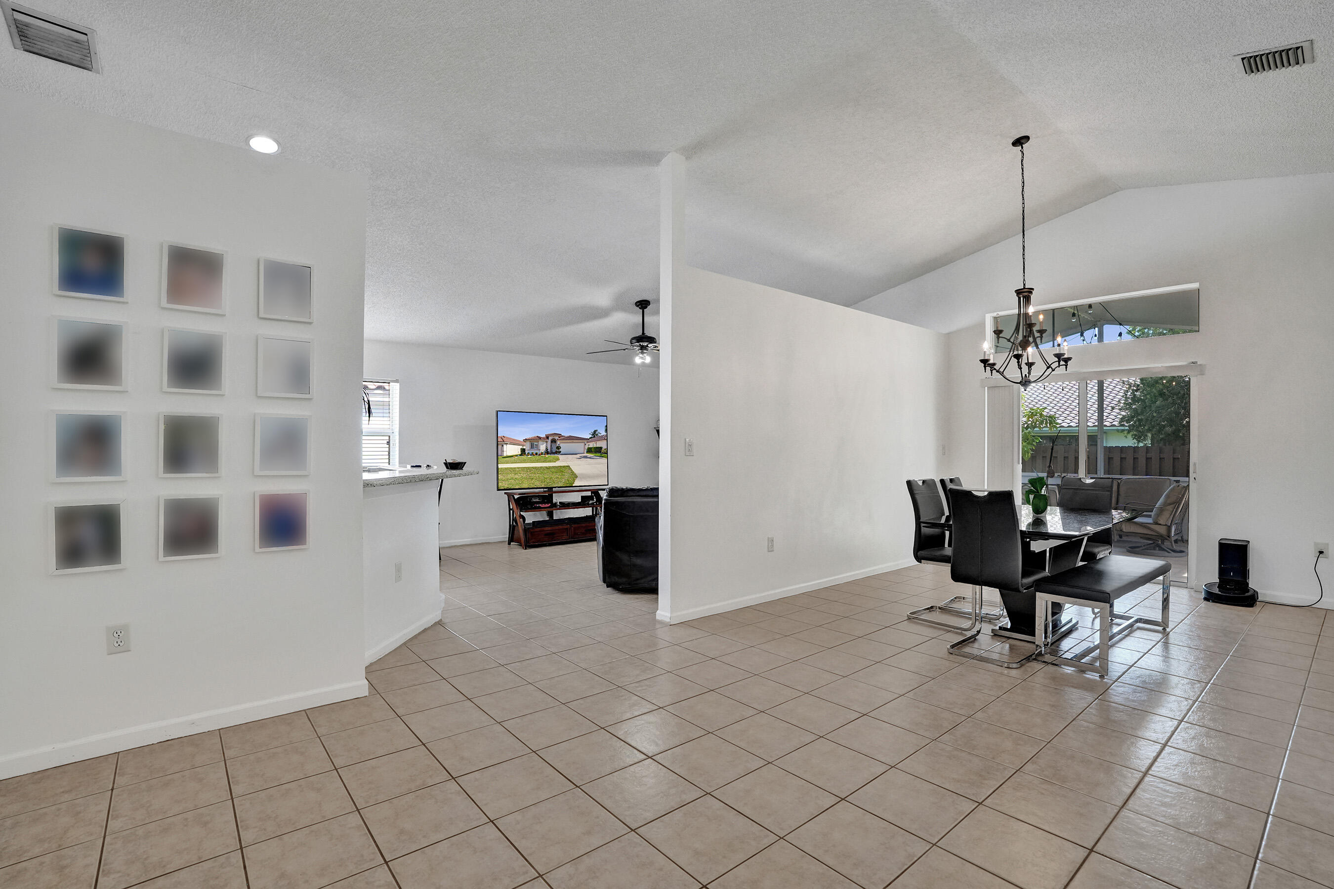 7572 Parkside Lane Property Photo 6