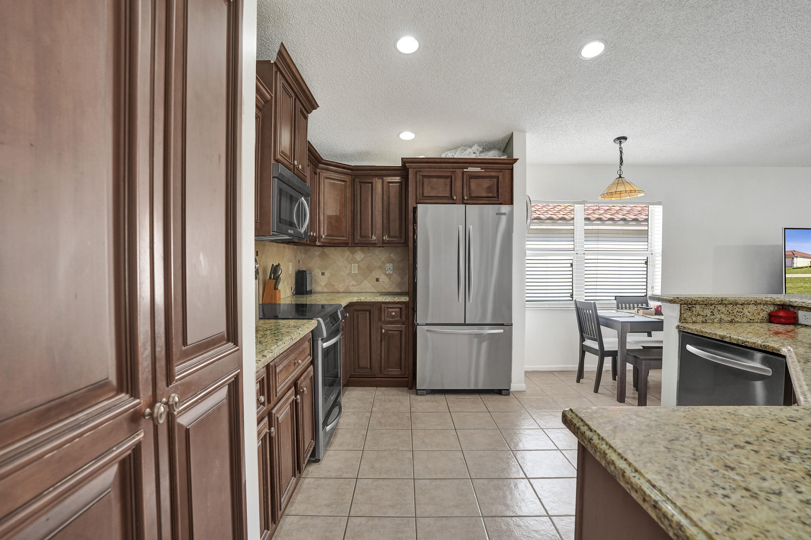 7572 Parkside Lane Property Photo 8