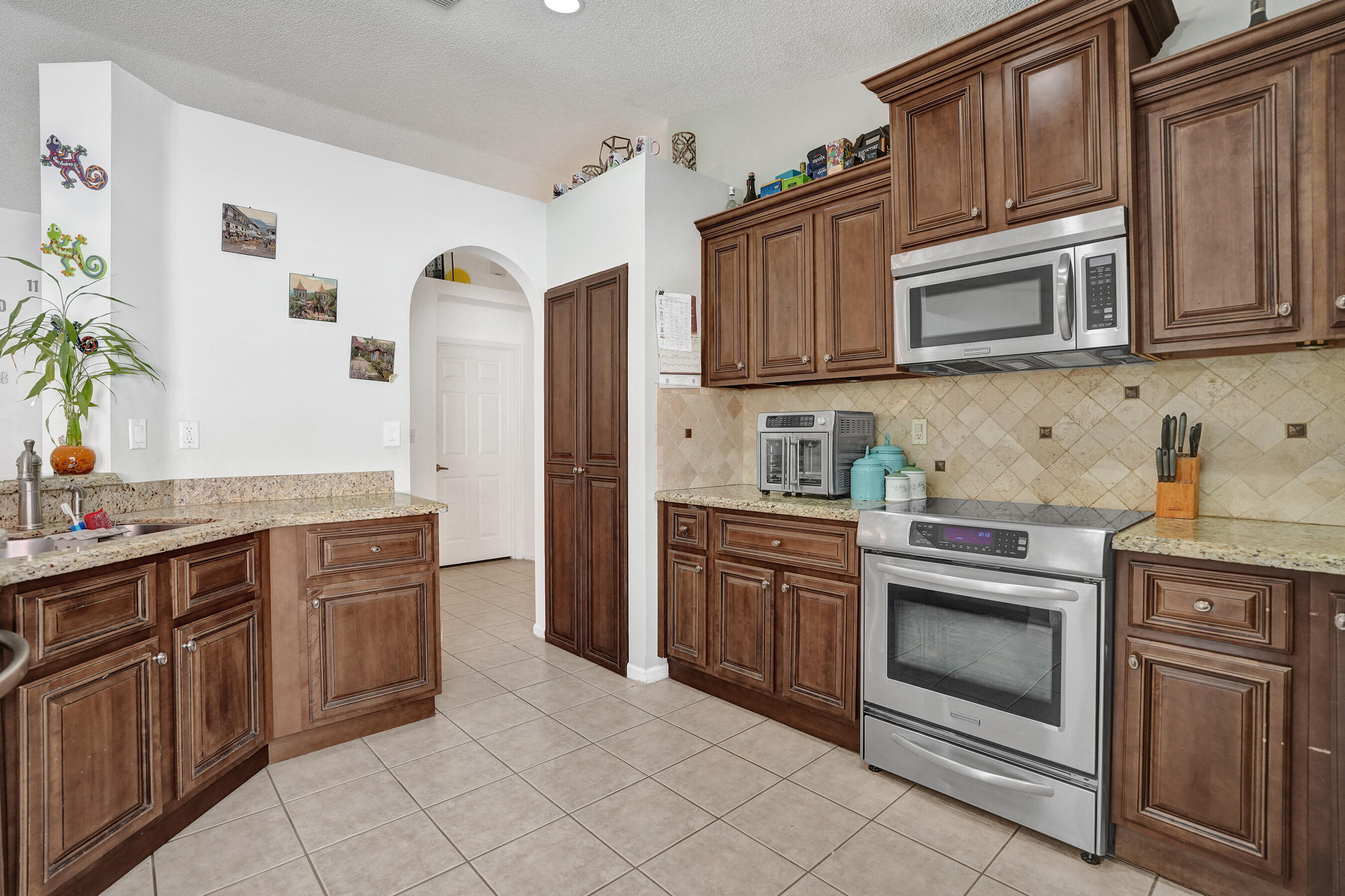 7572 Parkside Lane Property Photo 11