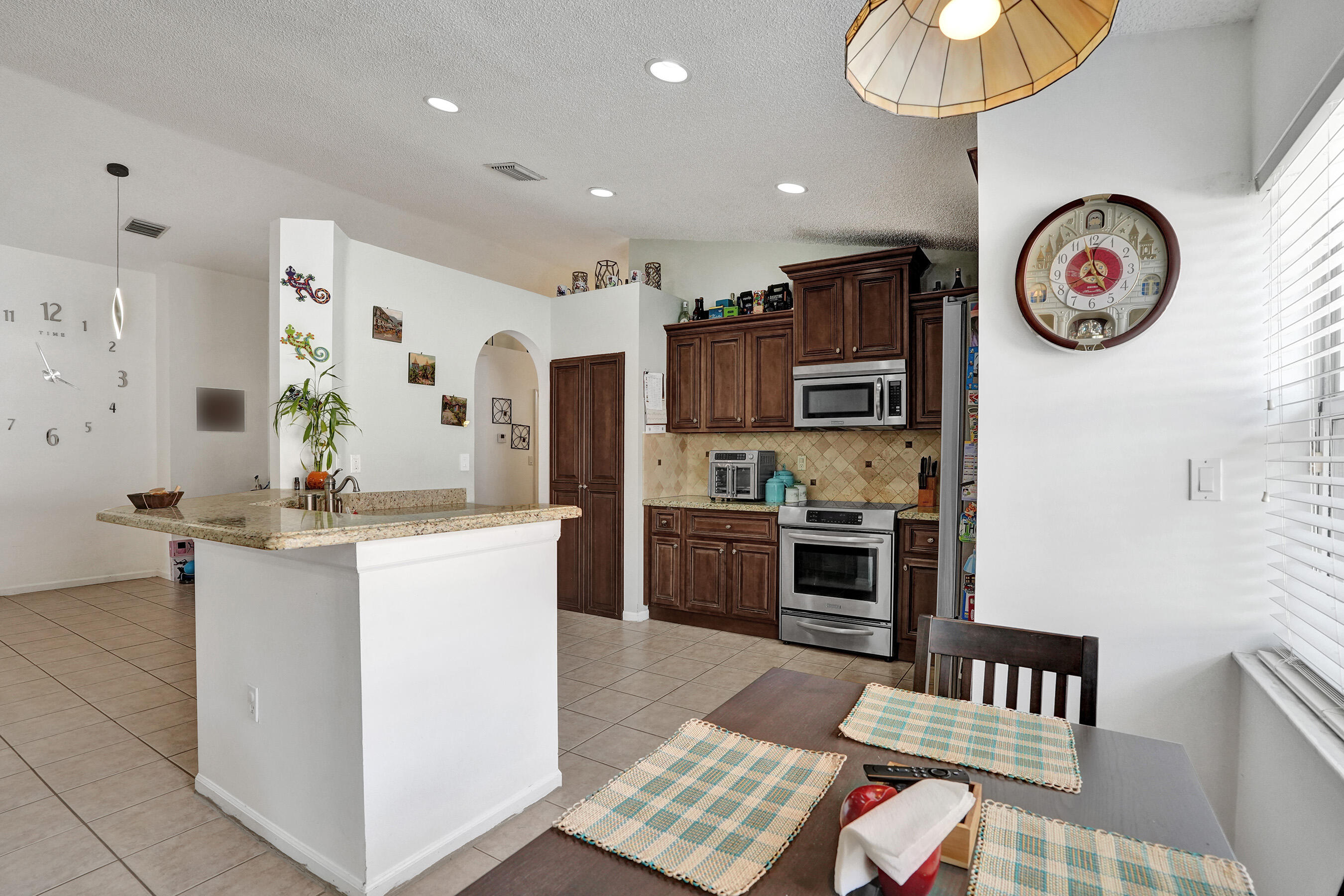 7572 Parkside Lane Property Photo 12