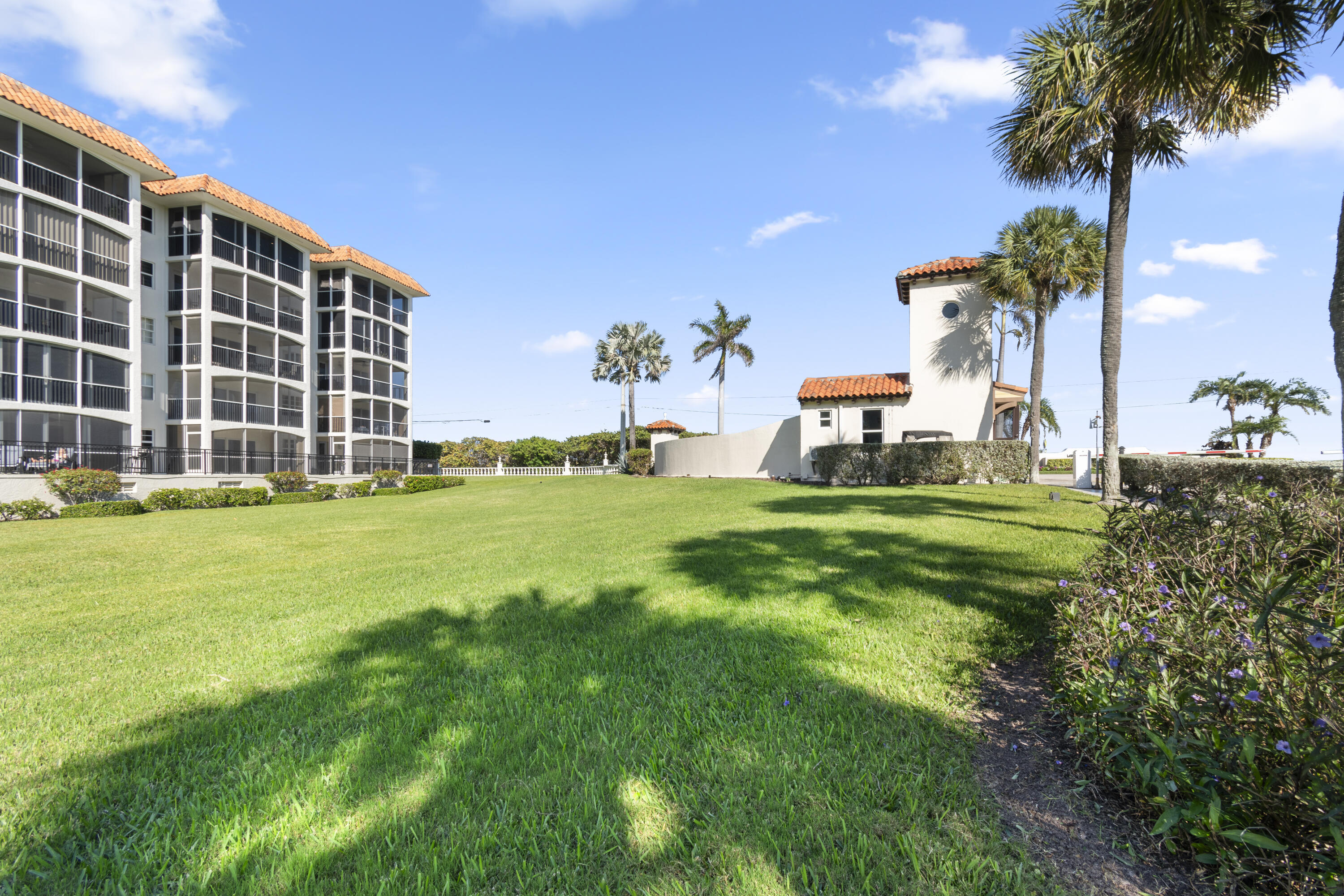 2871 N Ocean Boulevard C123 Property Photo 4