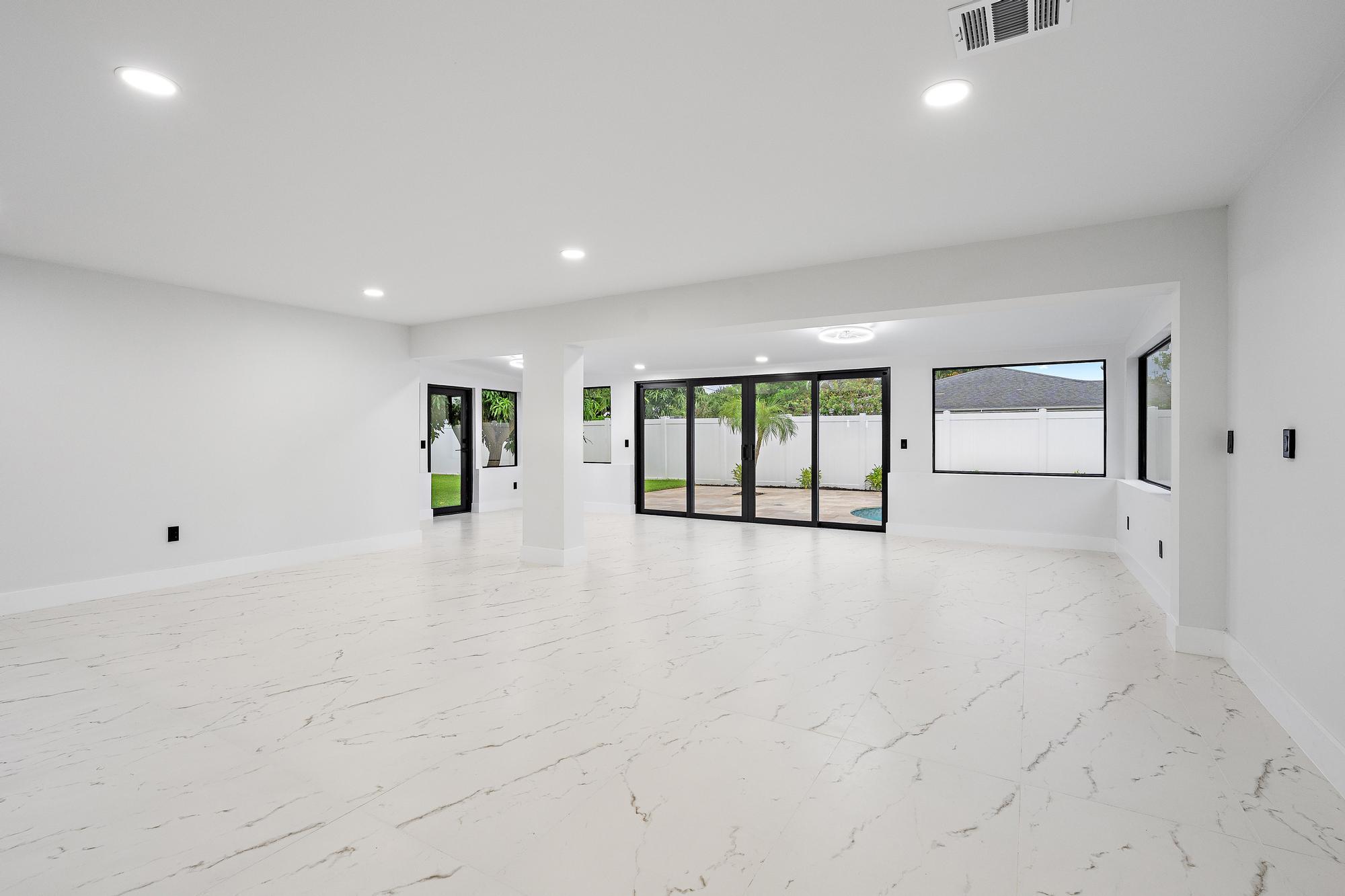 360 Saturn Avenue Property Photo 9