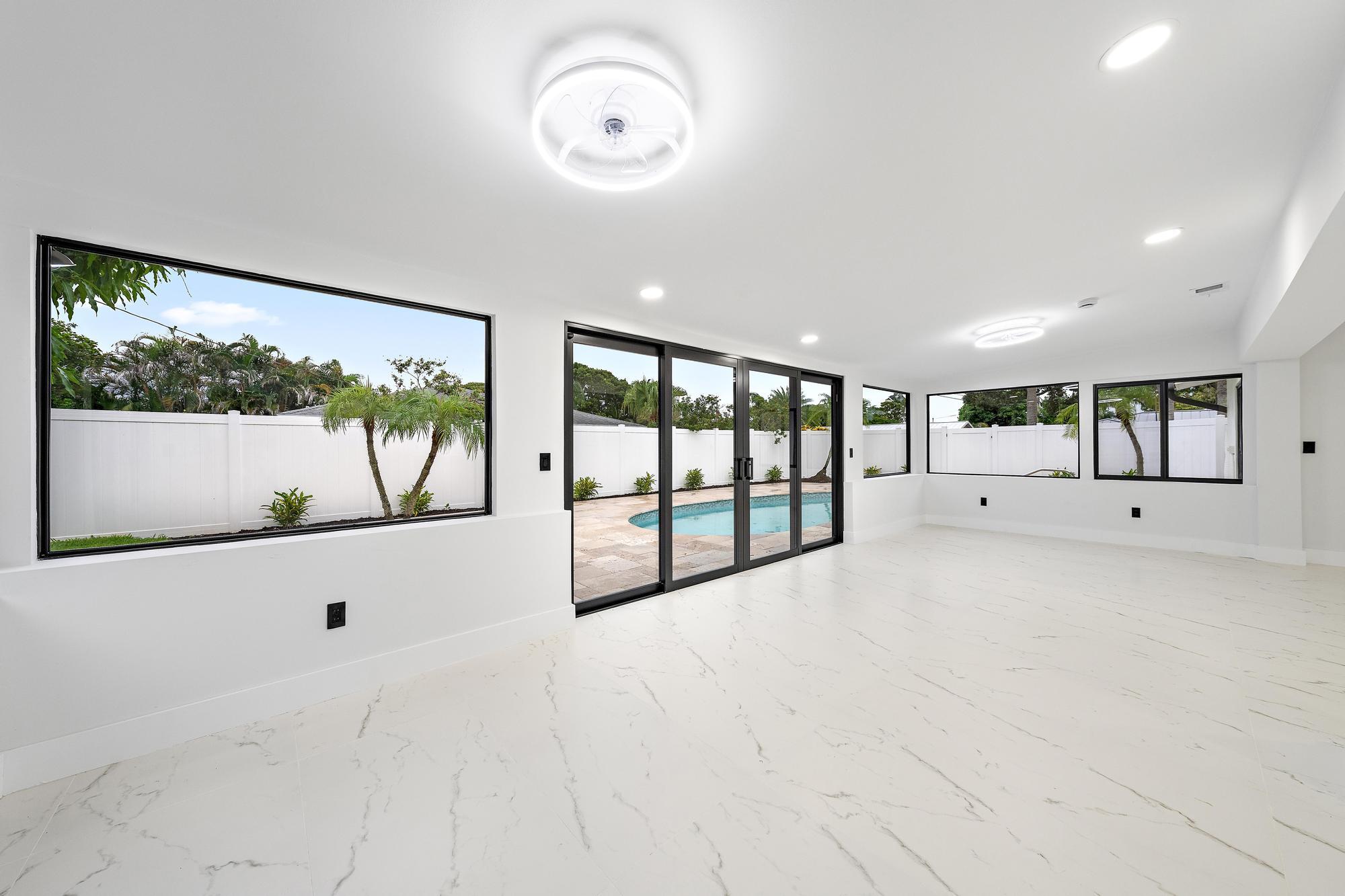 360 Saturn Avenue Property Photo 12