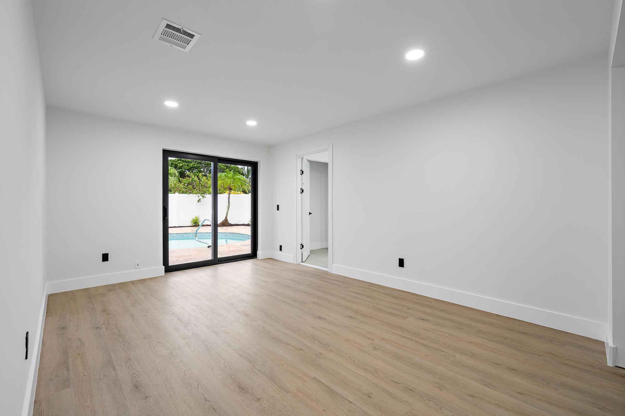 360 Saturn Avenue Property Photo 13
