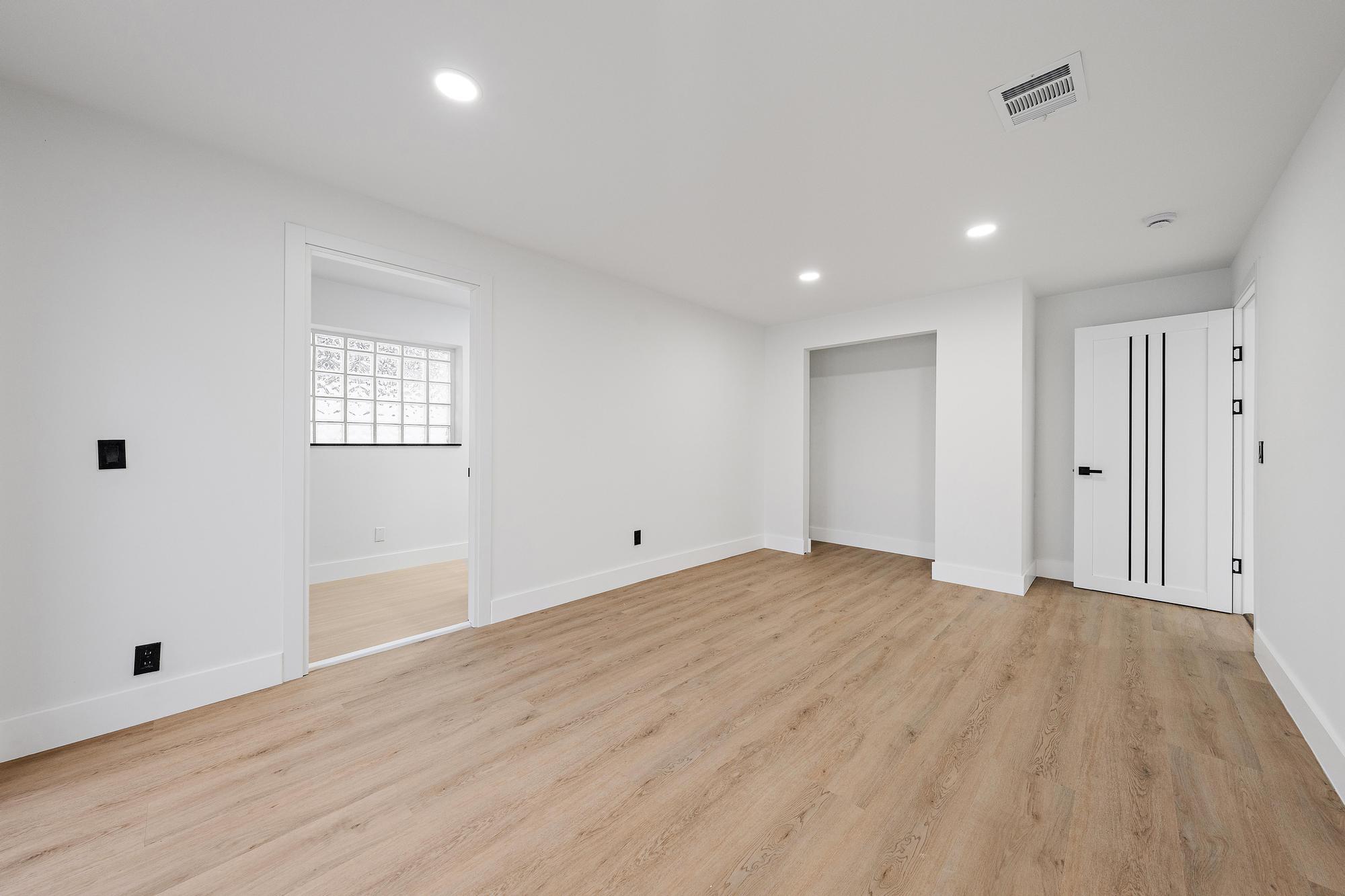 360 Saturn Avenue Property Photo 15
