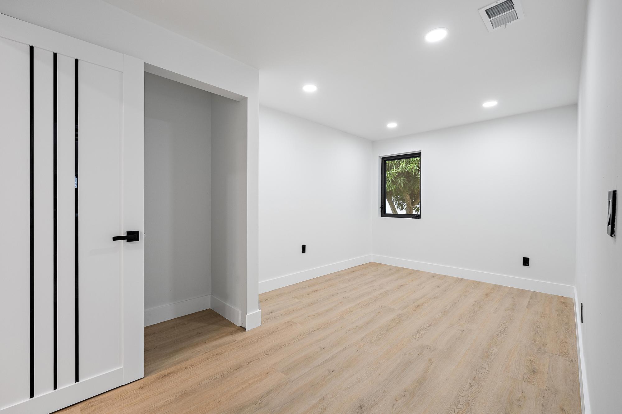 360 Saturn Avenue Property Photo 22