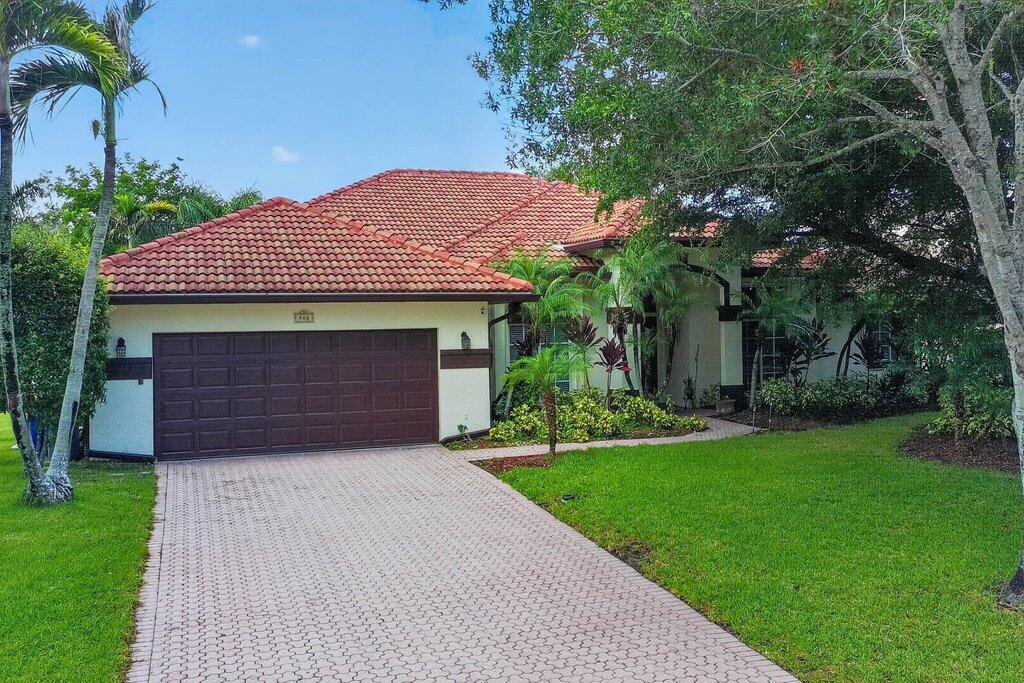 913 Sw Lighthouse Drive Property Photo 2