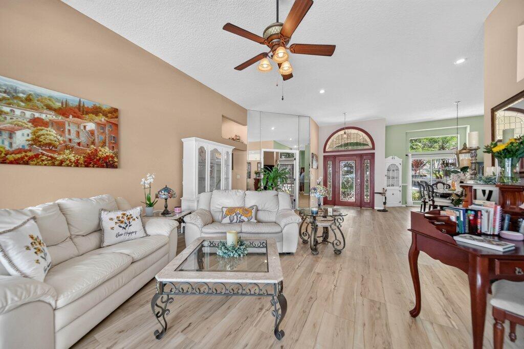 913 Sw Lighthouse Drive Property Photo 6