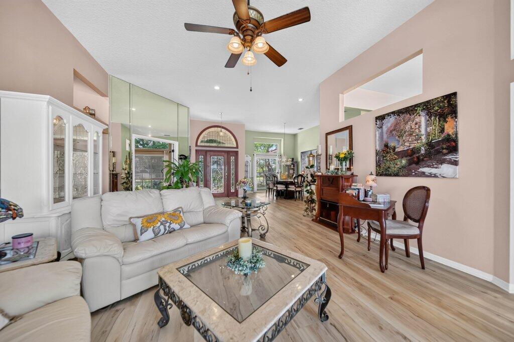 913 Sw Lighthouse Drive Property Photo 7