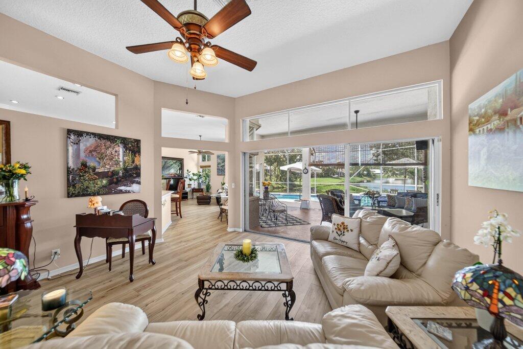 913 Sw Lighthouse Drive Property Photo 8