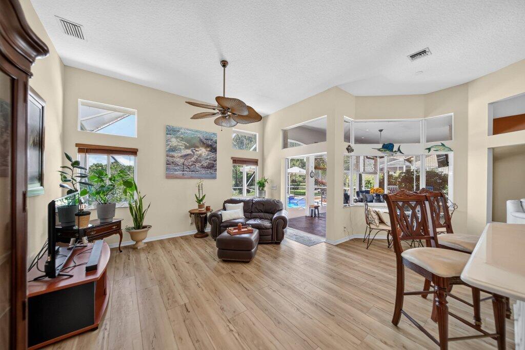 913 Sw Lighthouse Drive Property Photo 9
