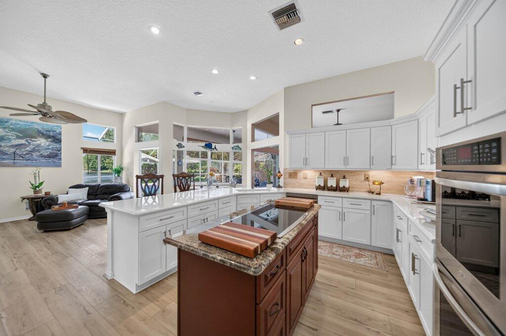 913 Sw Lighthouse Drive Property Photo 11