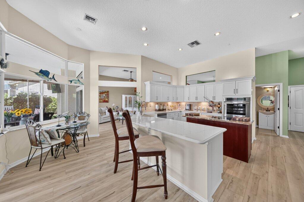 913 Sw Lighthouse Drive Property Photo 12