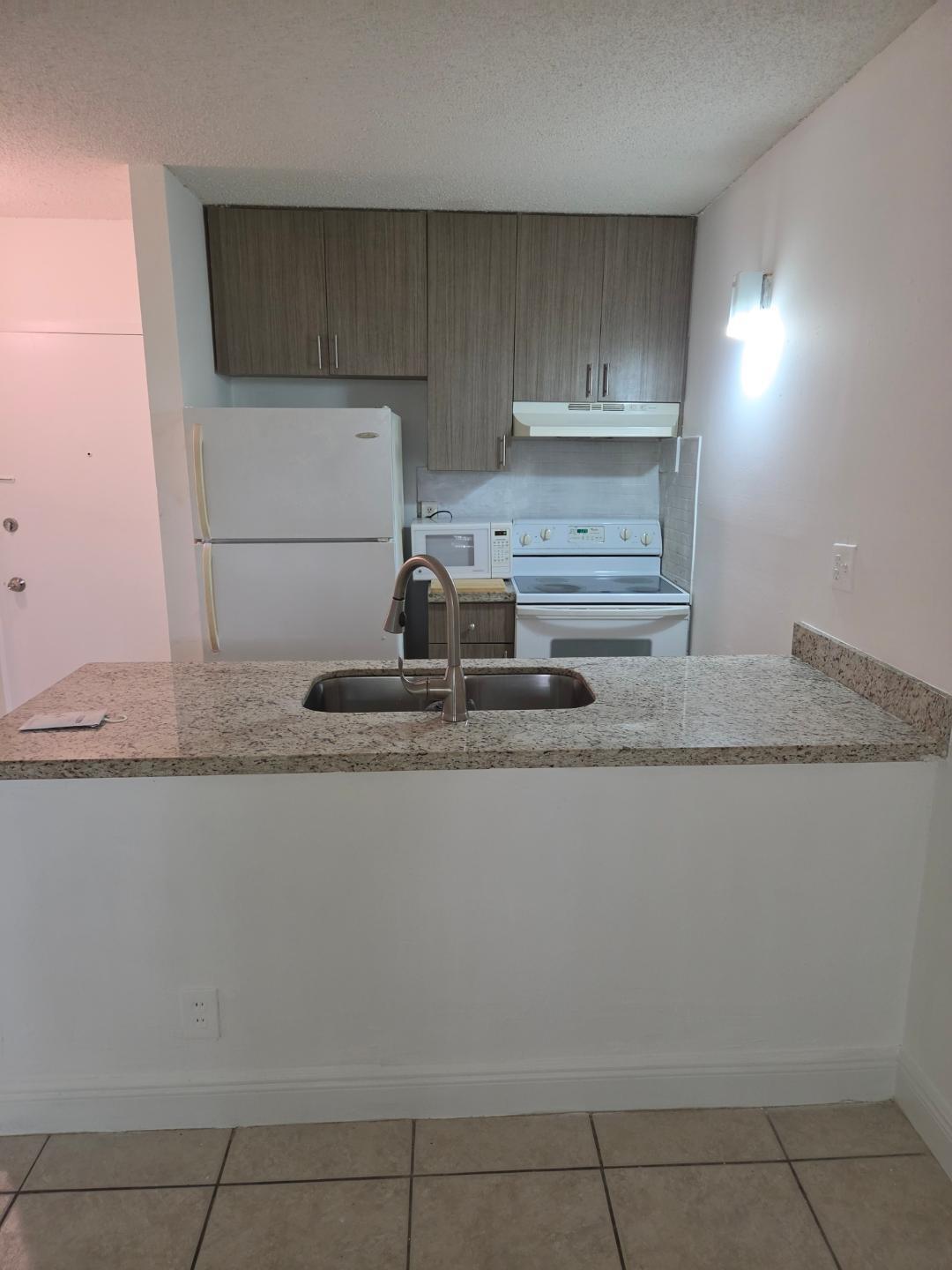 2401 Riverside Drive 306-b Property Photo 7