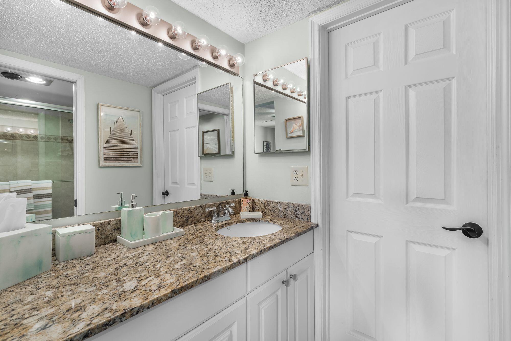 3209 S Lakeview Circle 8202 Property Photo 18