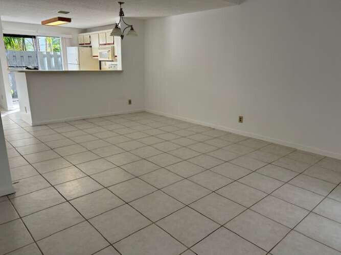 1937 Ne 15th Avenue Property Photo 6