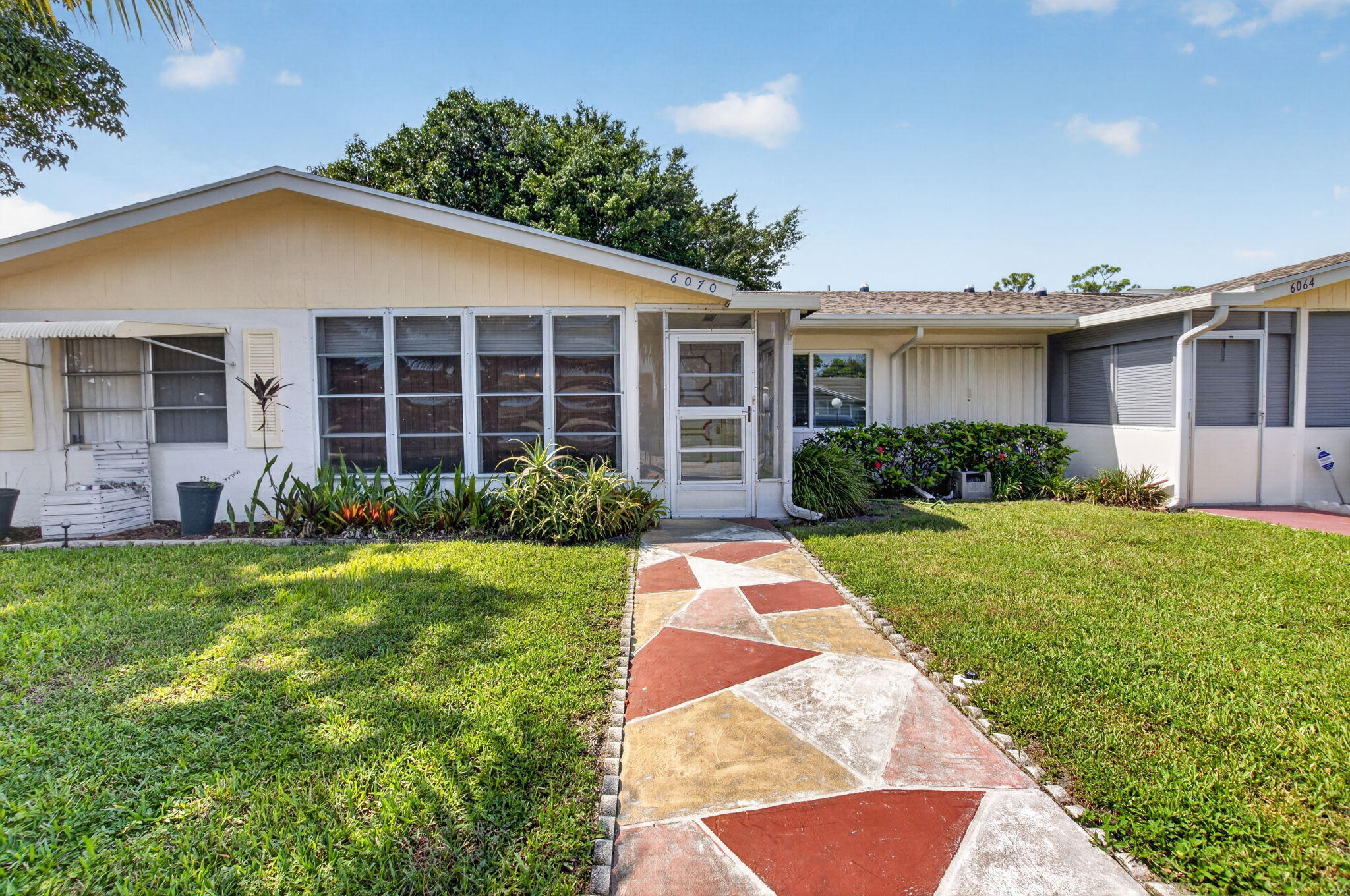 6070 La Palma Lane Property Photo 1