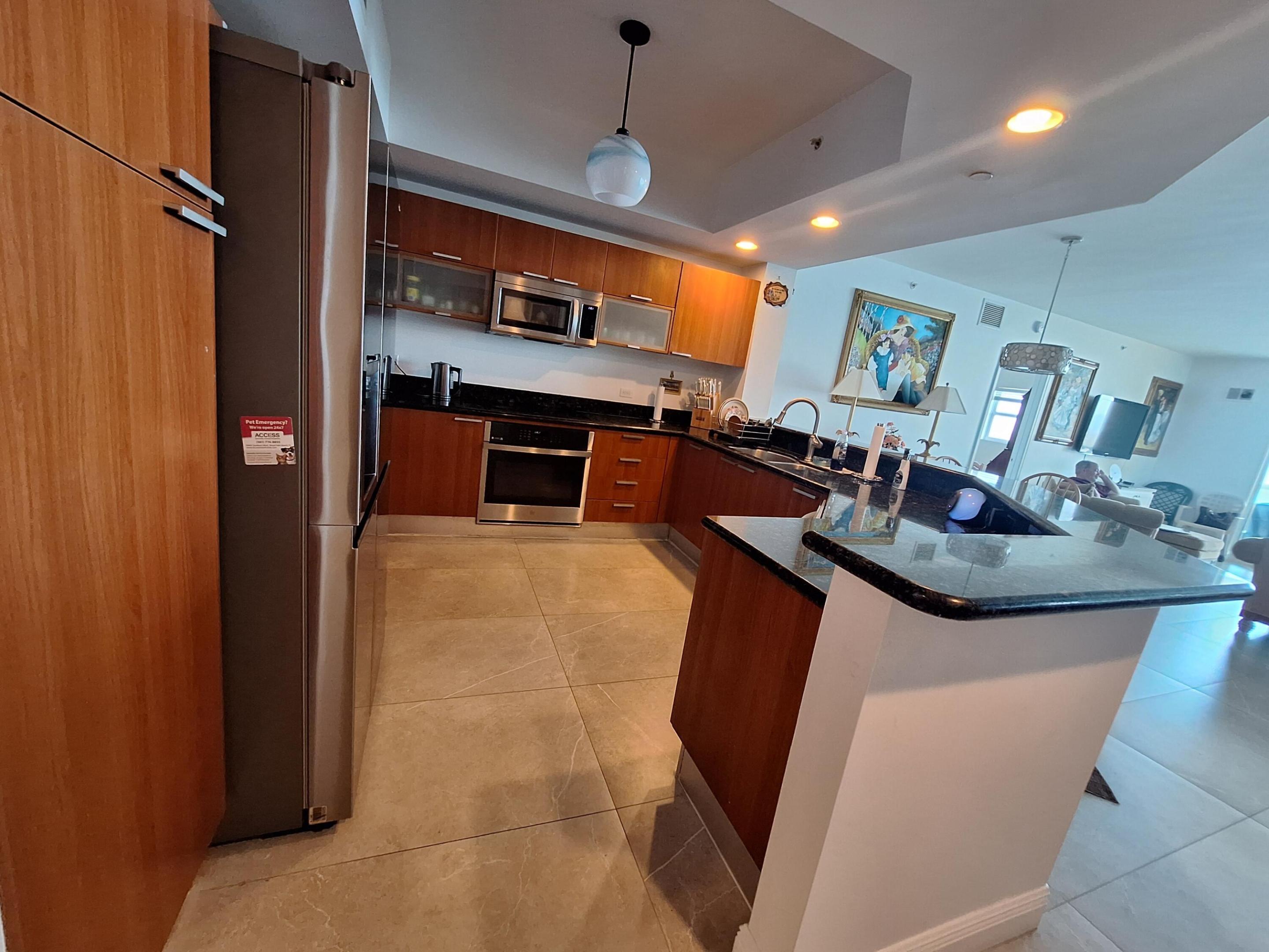 2650 Lake Shore Drive 1705 Property Photo 7