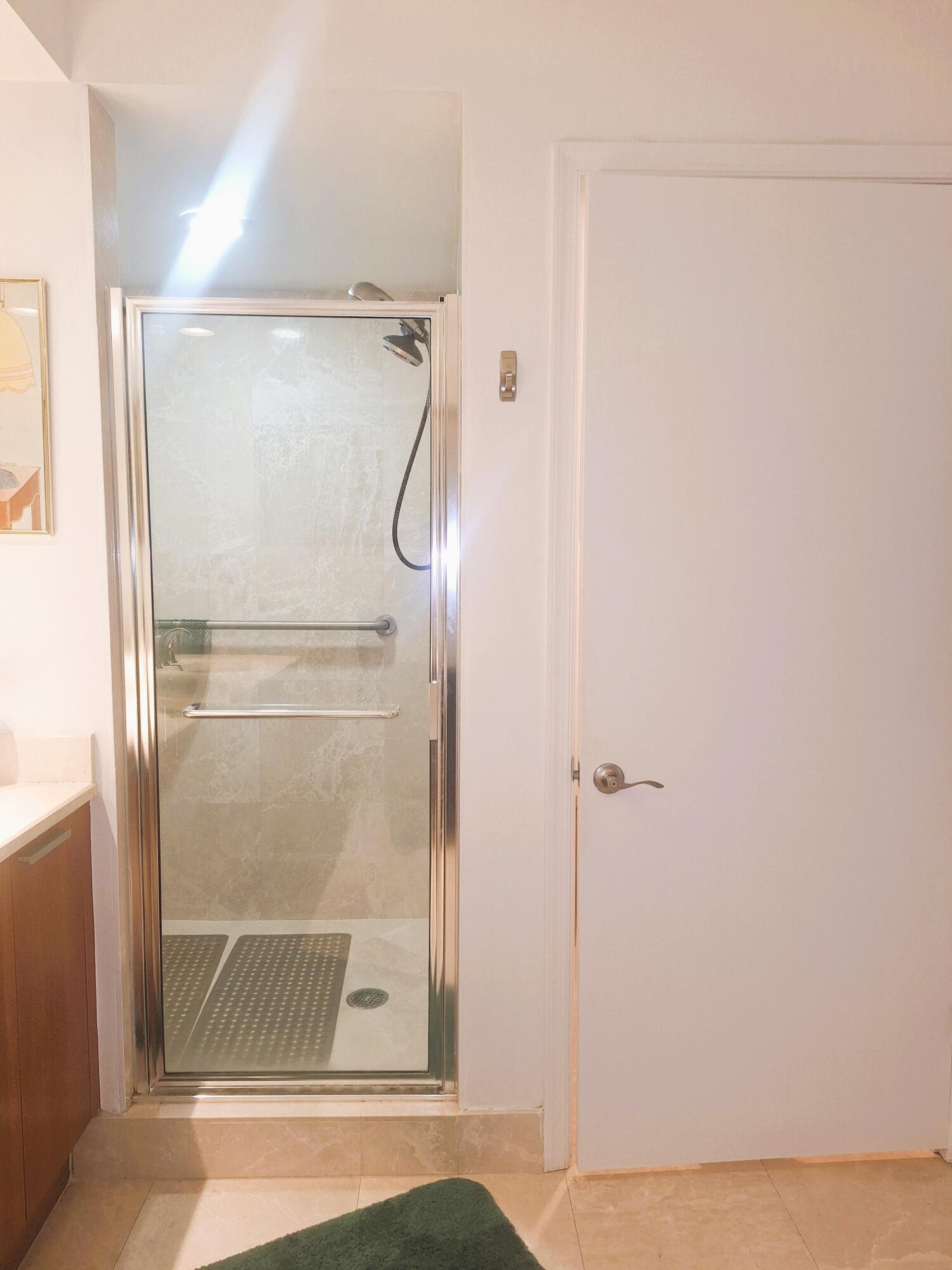 2650 Lake Shore Drive 1705 Property Photo 19