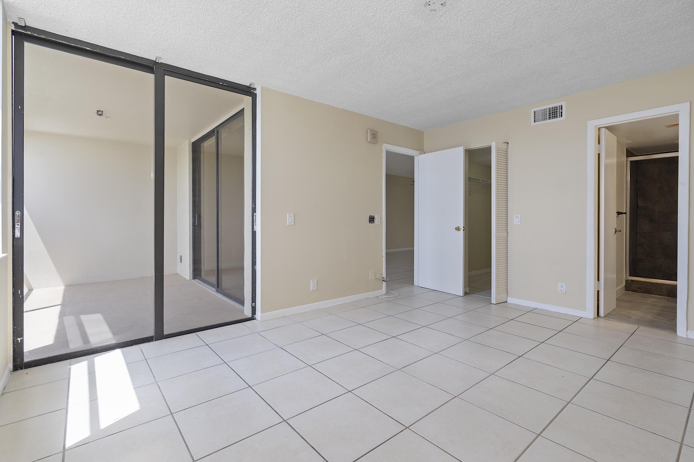 112 Lake Emerald Drive 209 Property Photo 17