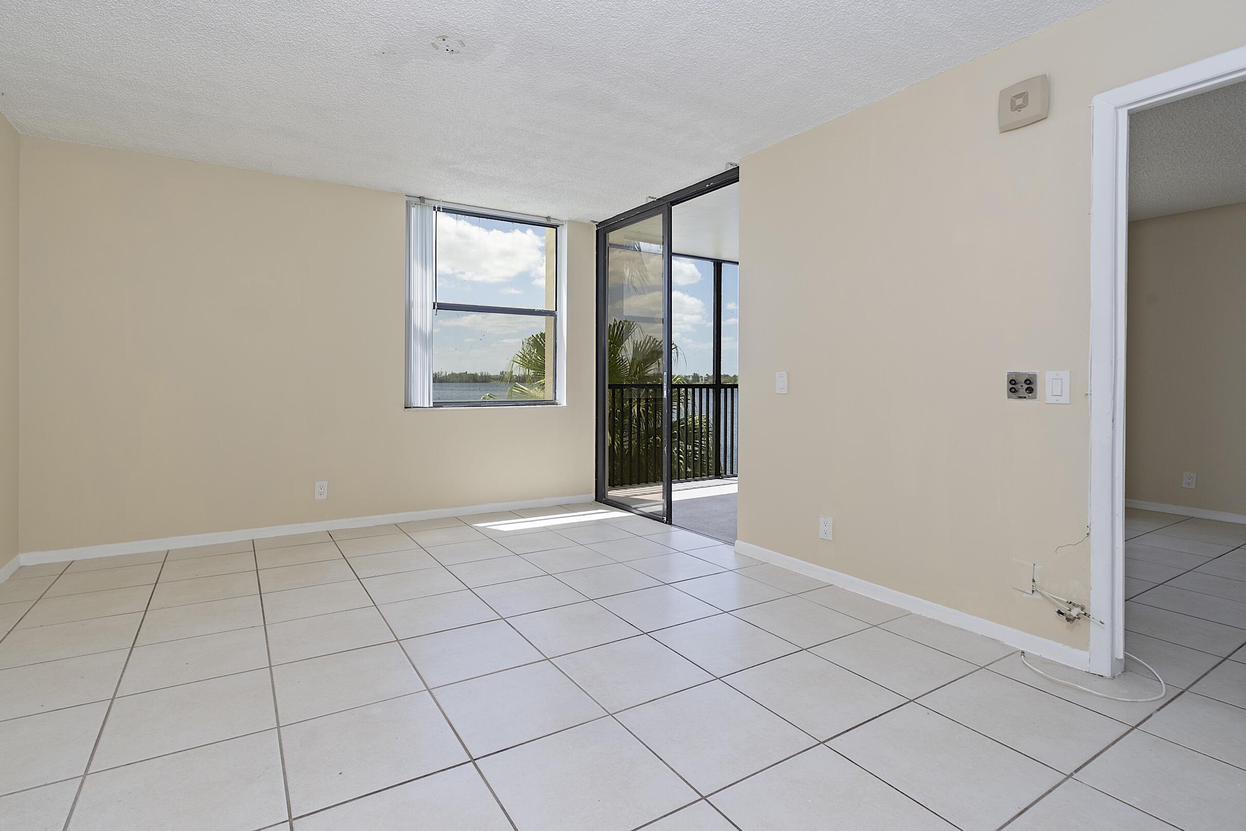 112 Lake Emerald Drive 209 Property Photo 19