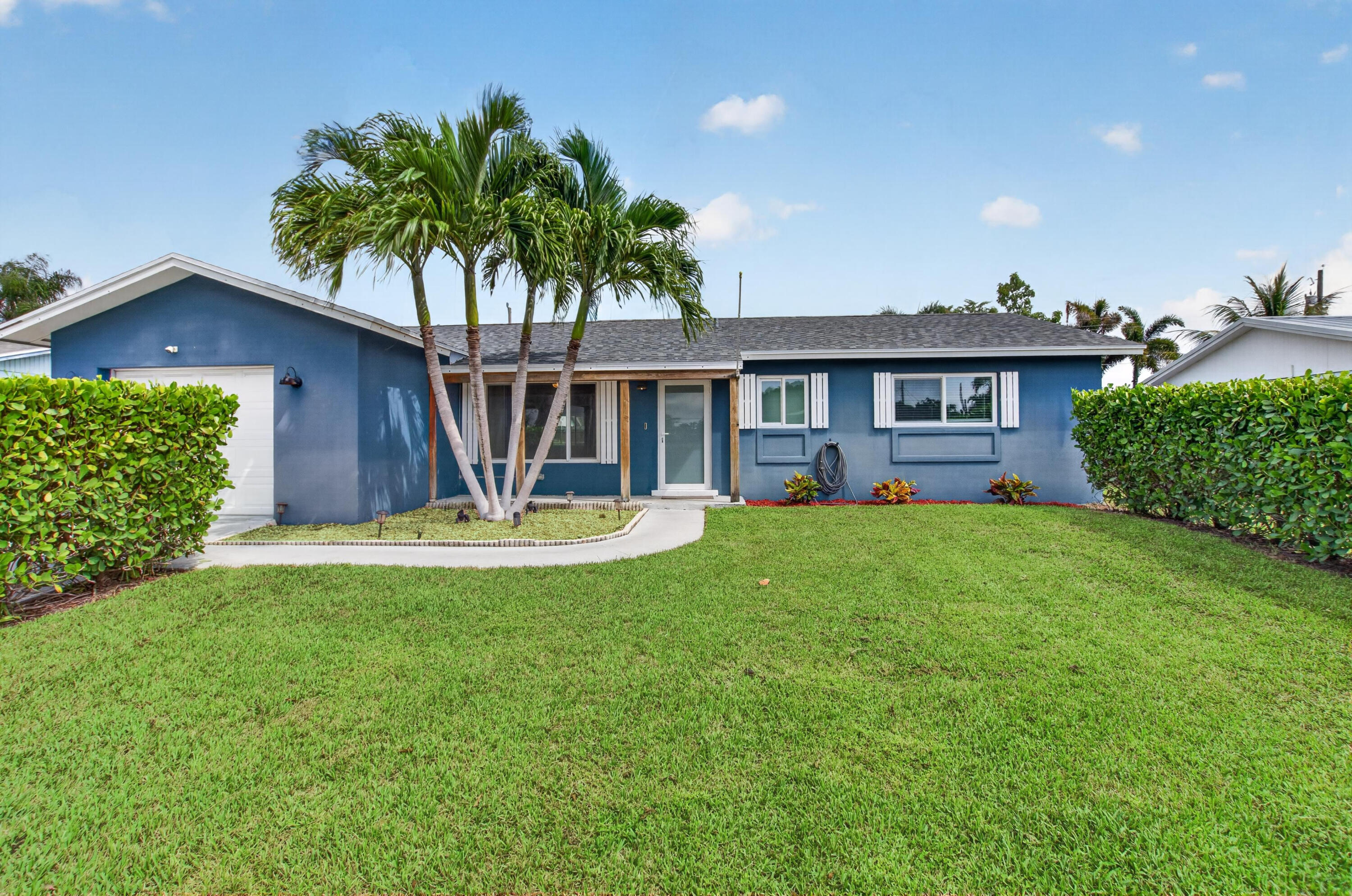 1023 Sw 25th Place Property Photo 1