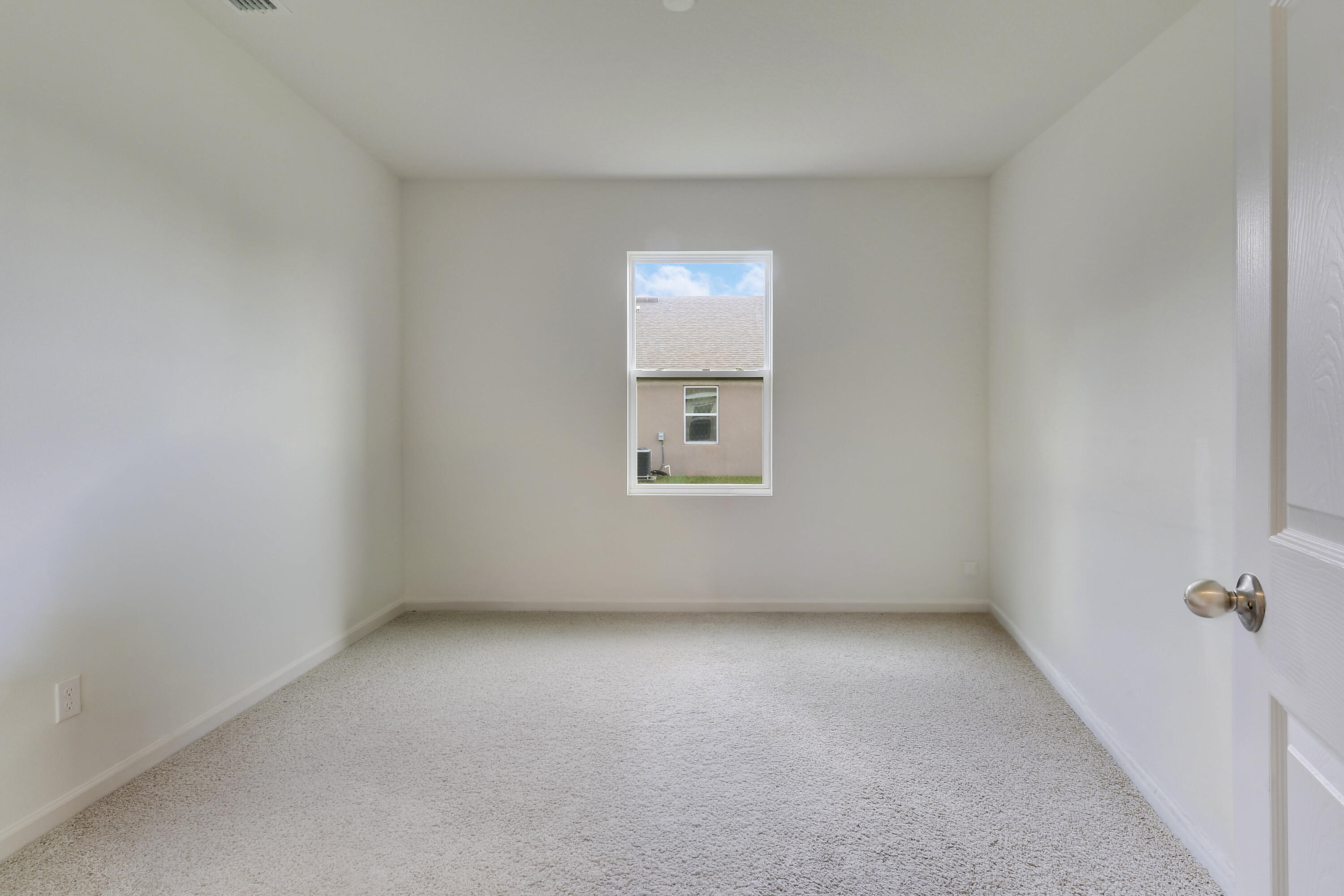 643 Nw Riverside Drive Property Photo 9