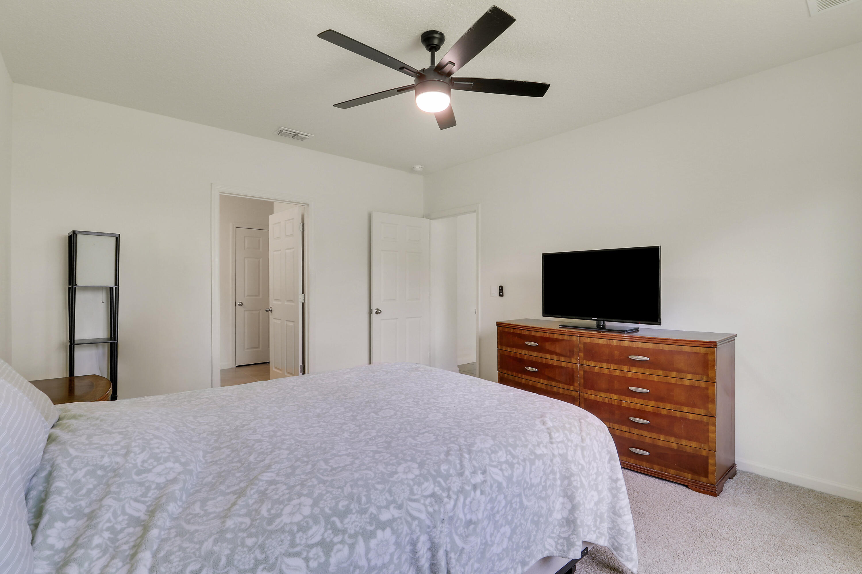 643 Nw Riverside Drive Property Photo 11