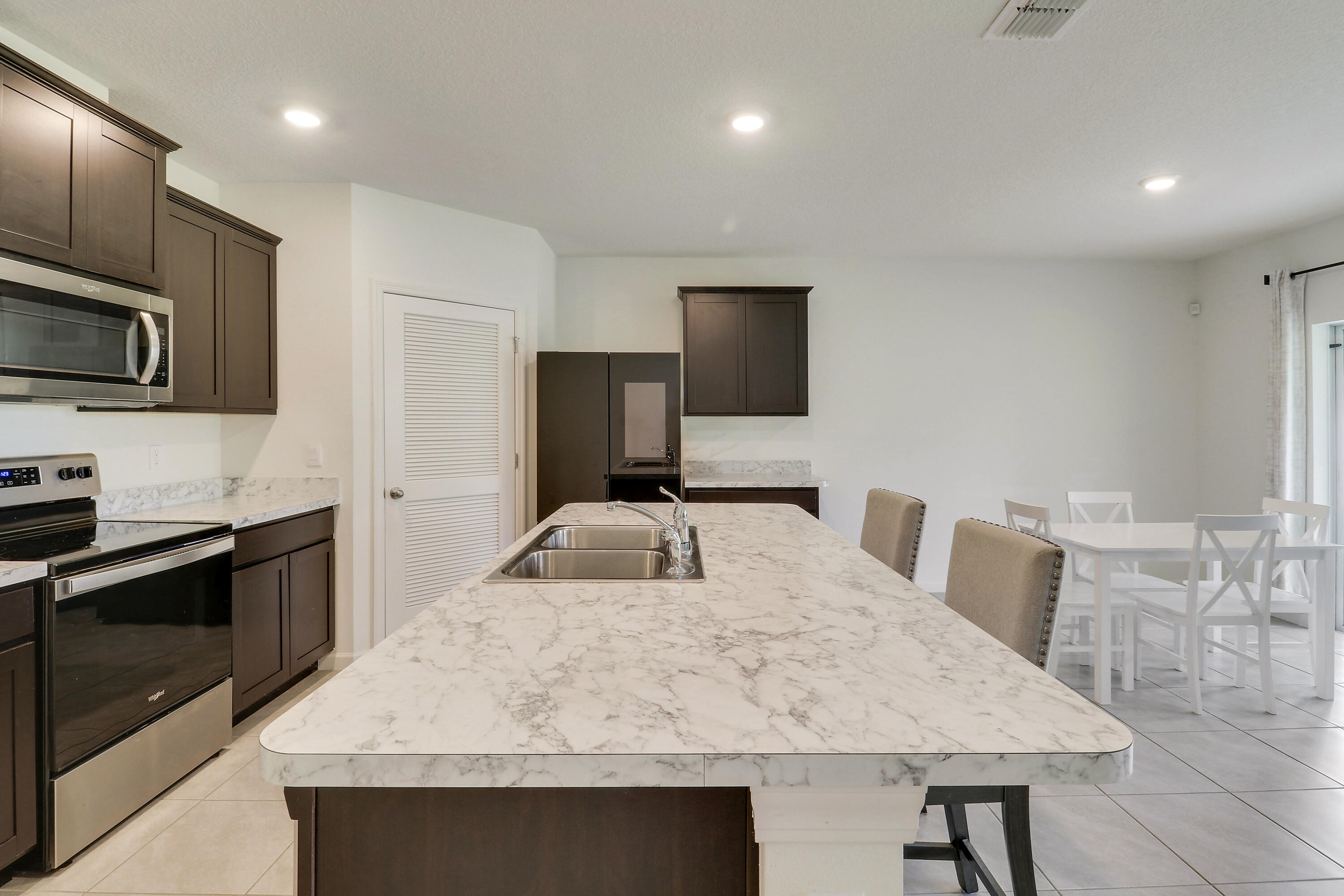 643 Nw Riverside Drive Property Photo 18