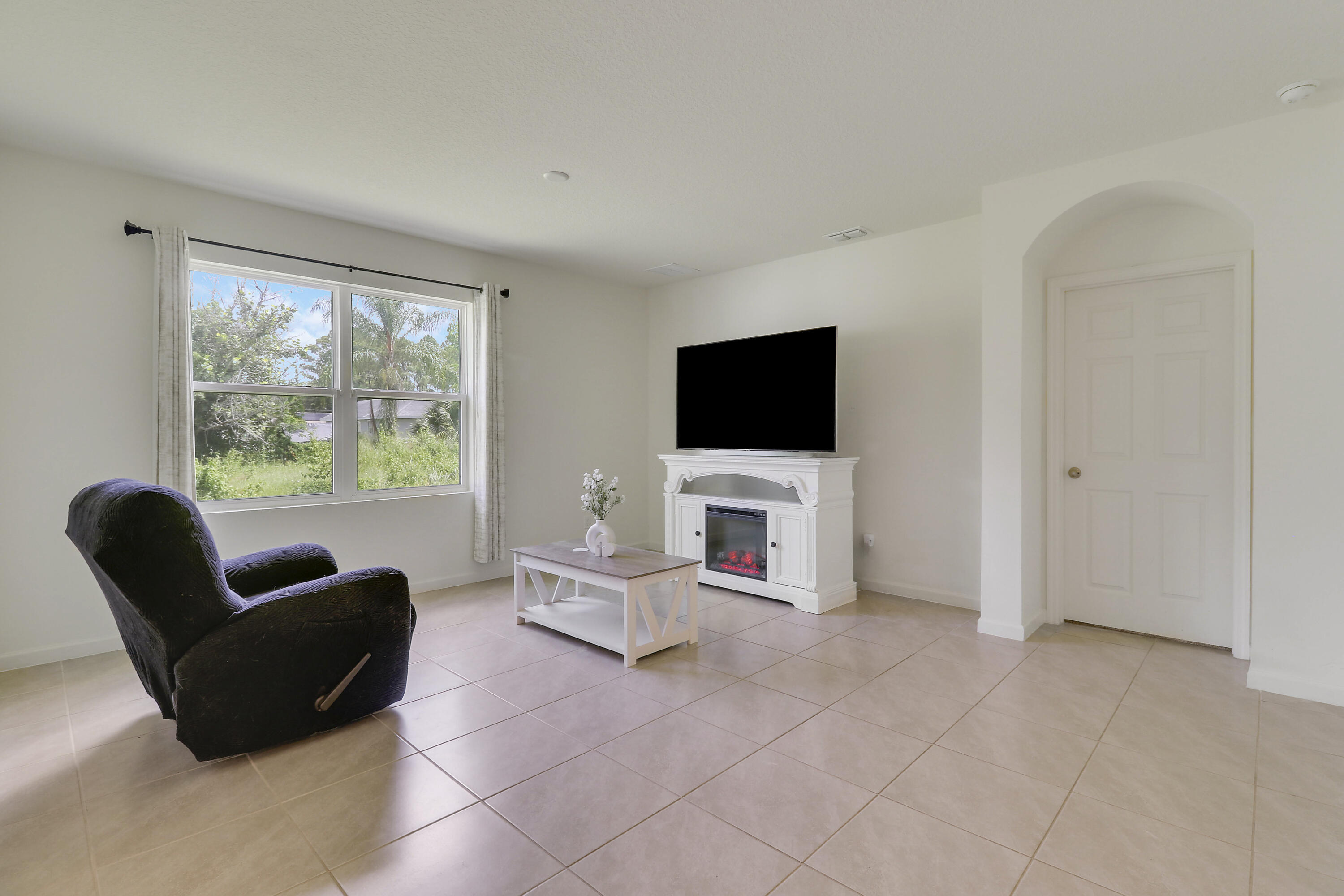 643 Nw Riverside Drive Property Photo 27