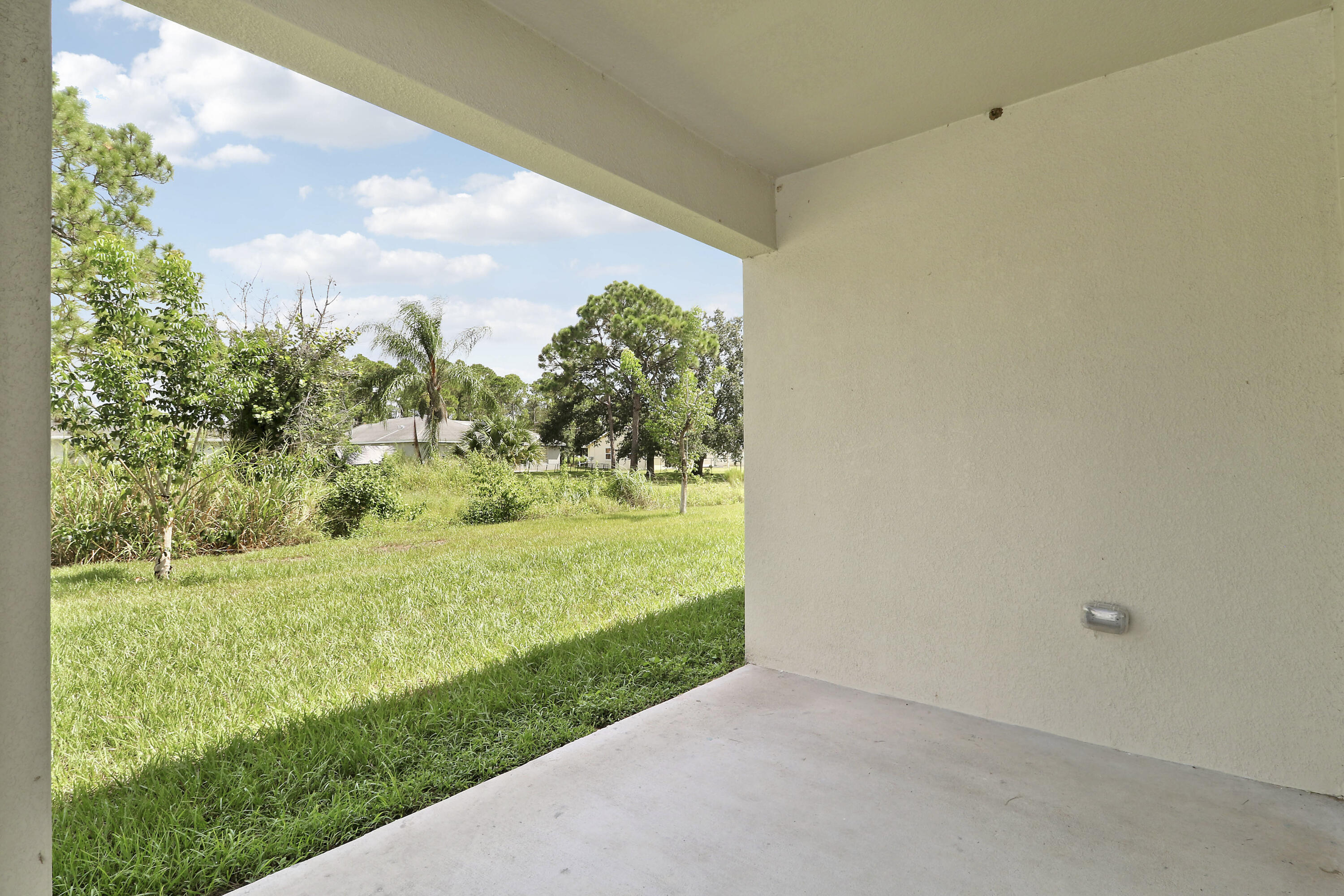 643 Nw Riverside Drive Property Photo 29