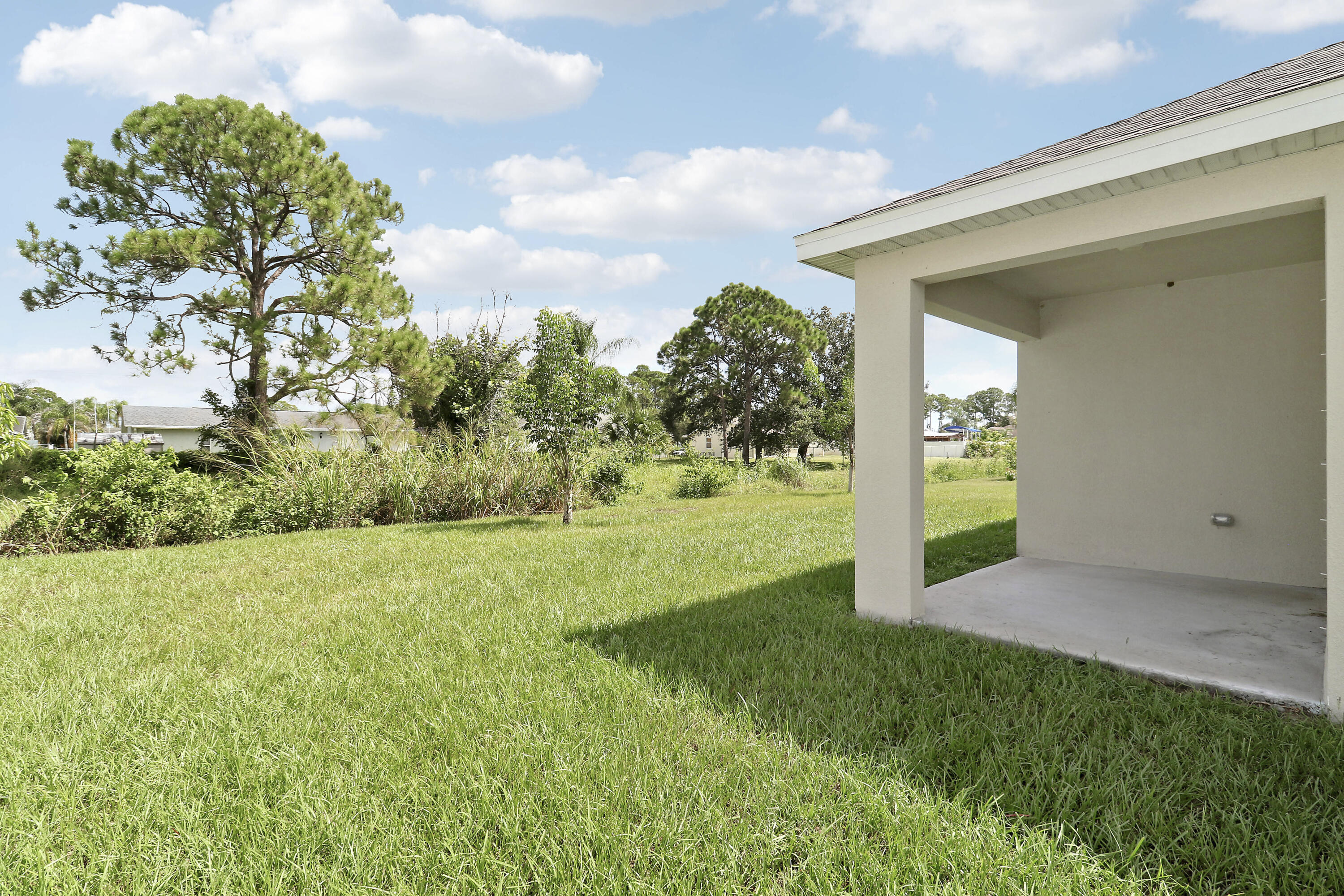 643 Nw Riverside Drive Property Photo 30