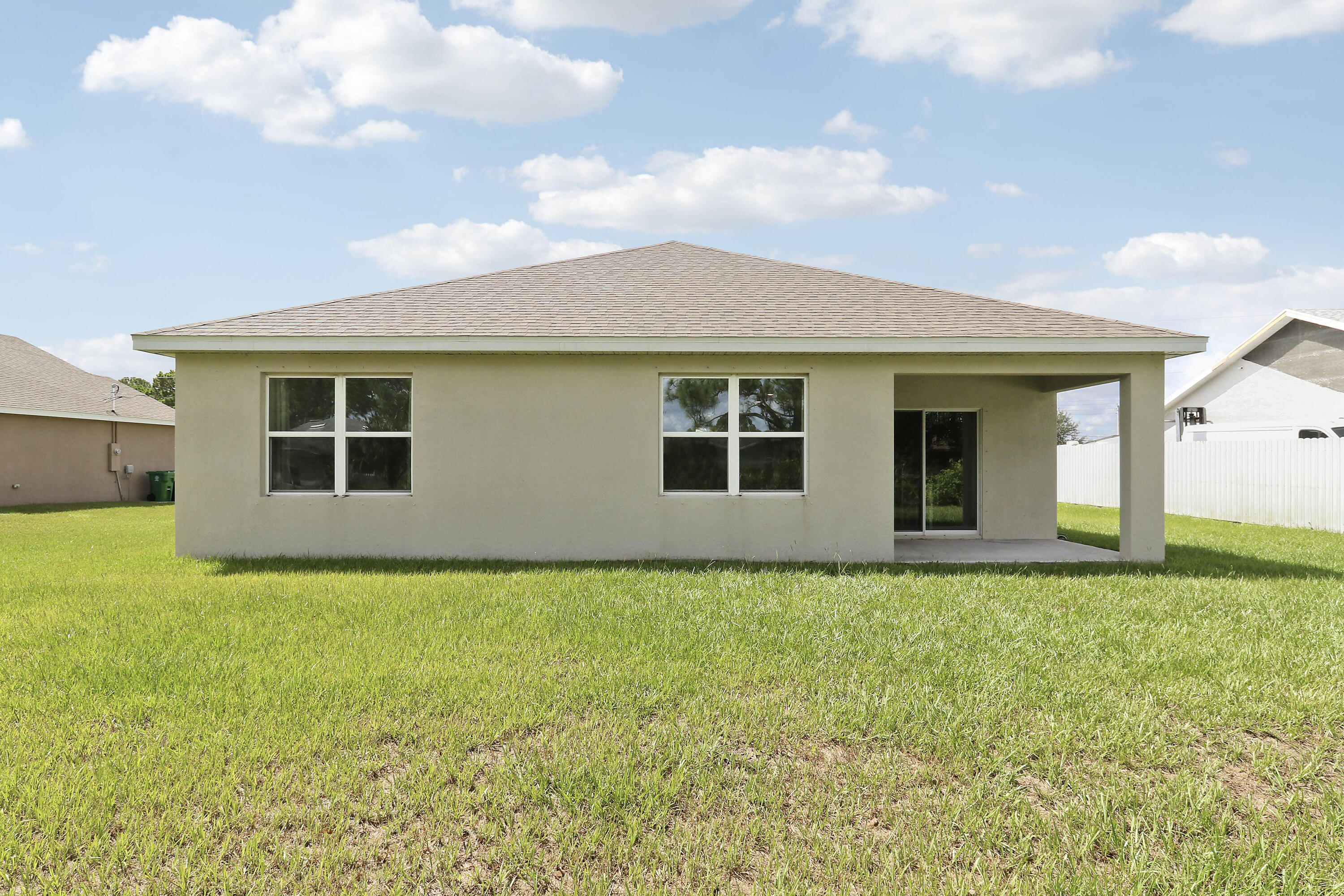 643 Nw Riverside Drive Property Photo 32