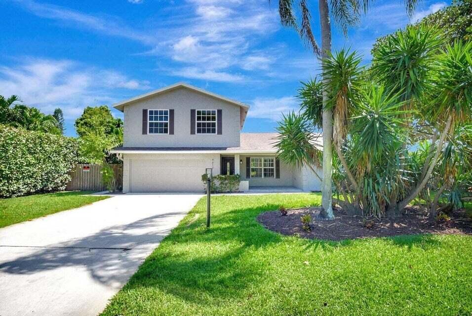 4610 Pine Tree Drive Property Photo 1